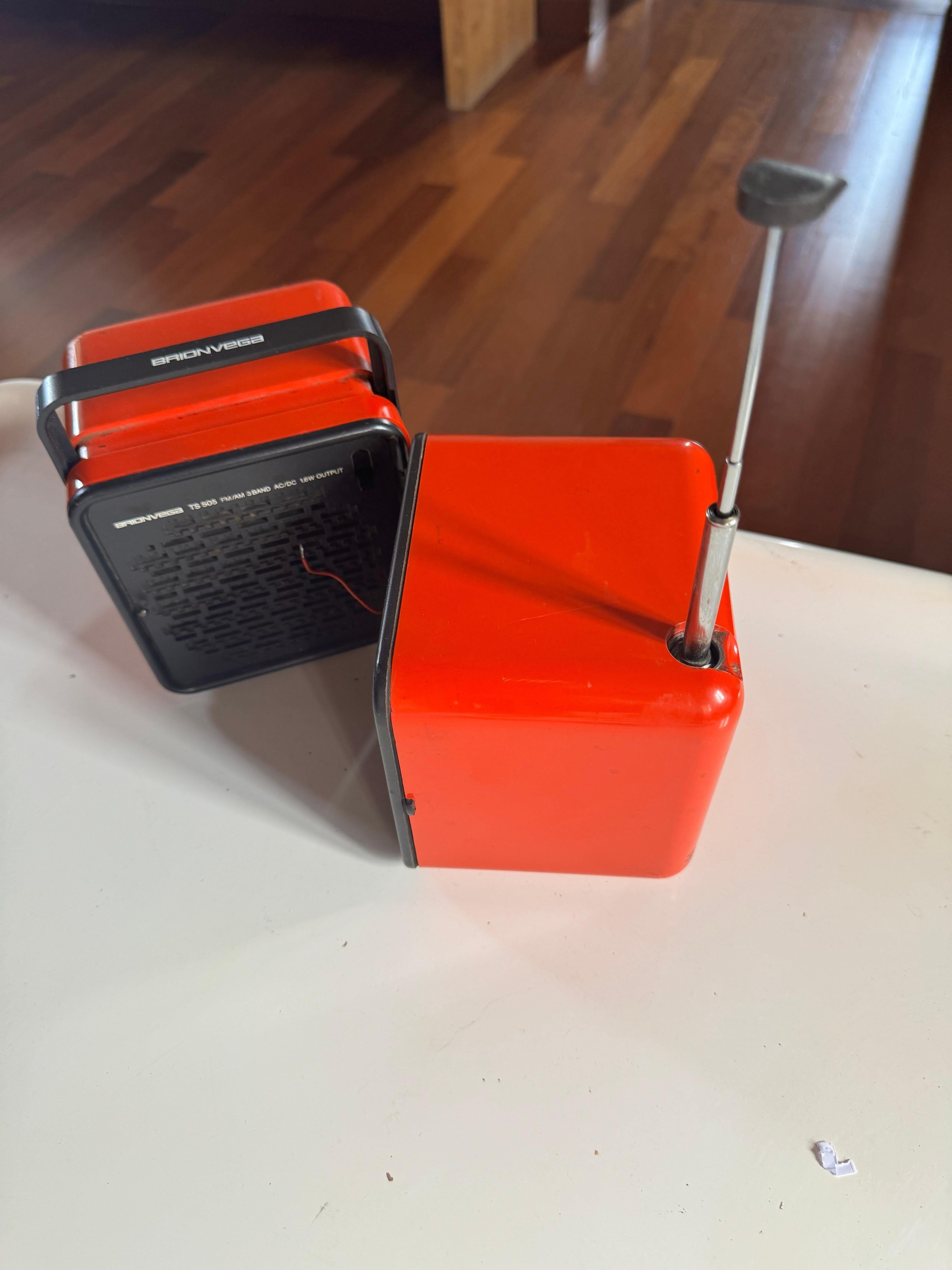 Radio Cubo Brionvega par M. Zanuso et M. Scapper État moyen - En vente à Lucca, IT