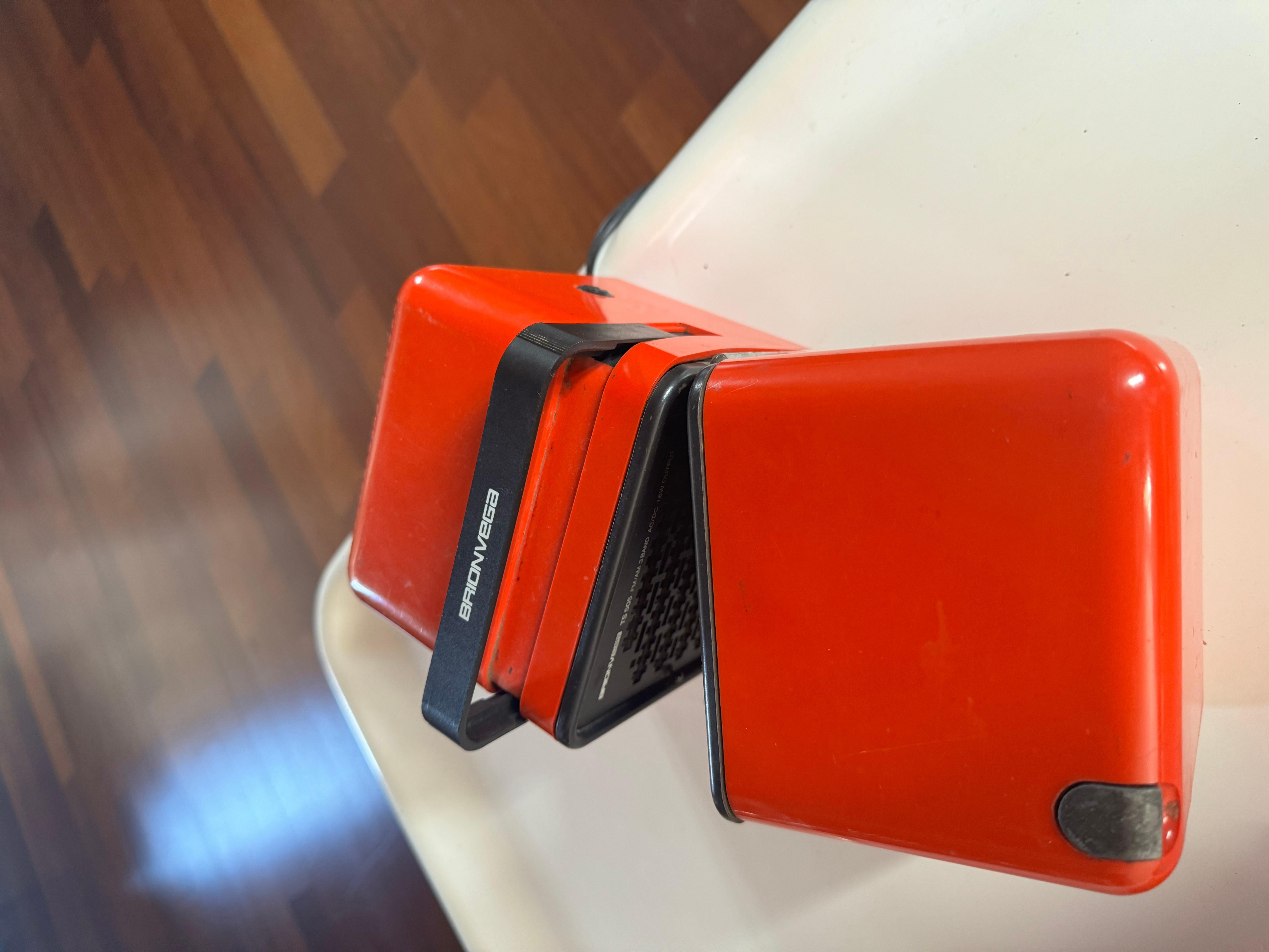 Métal Radio Cubo Brionvega par M. Zanuso et M. Scapper en vente