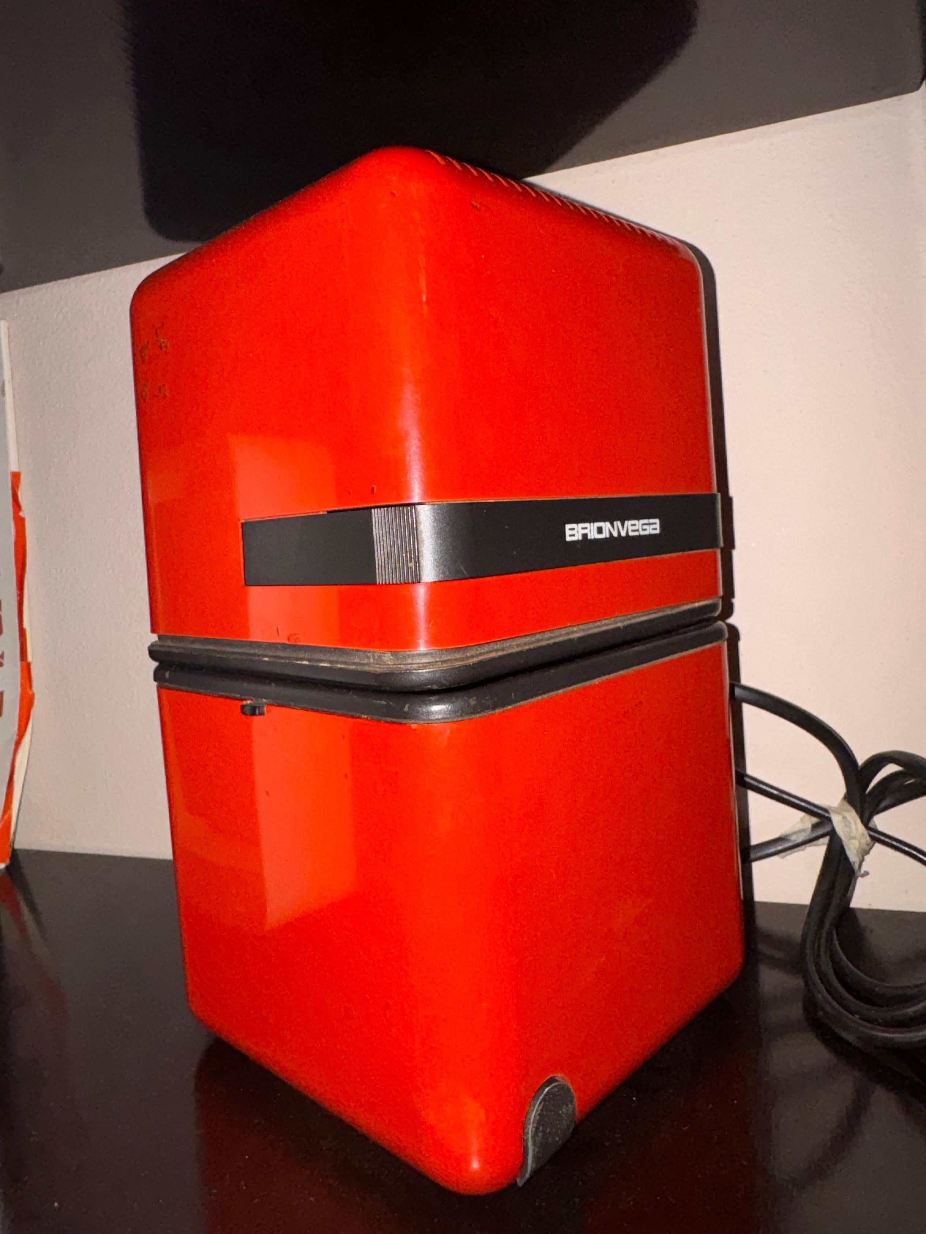 Radio Cubo Brionvega par M. Zanuso et M. Scapper en vente 1