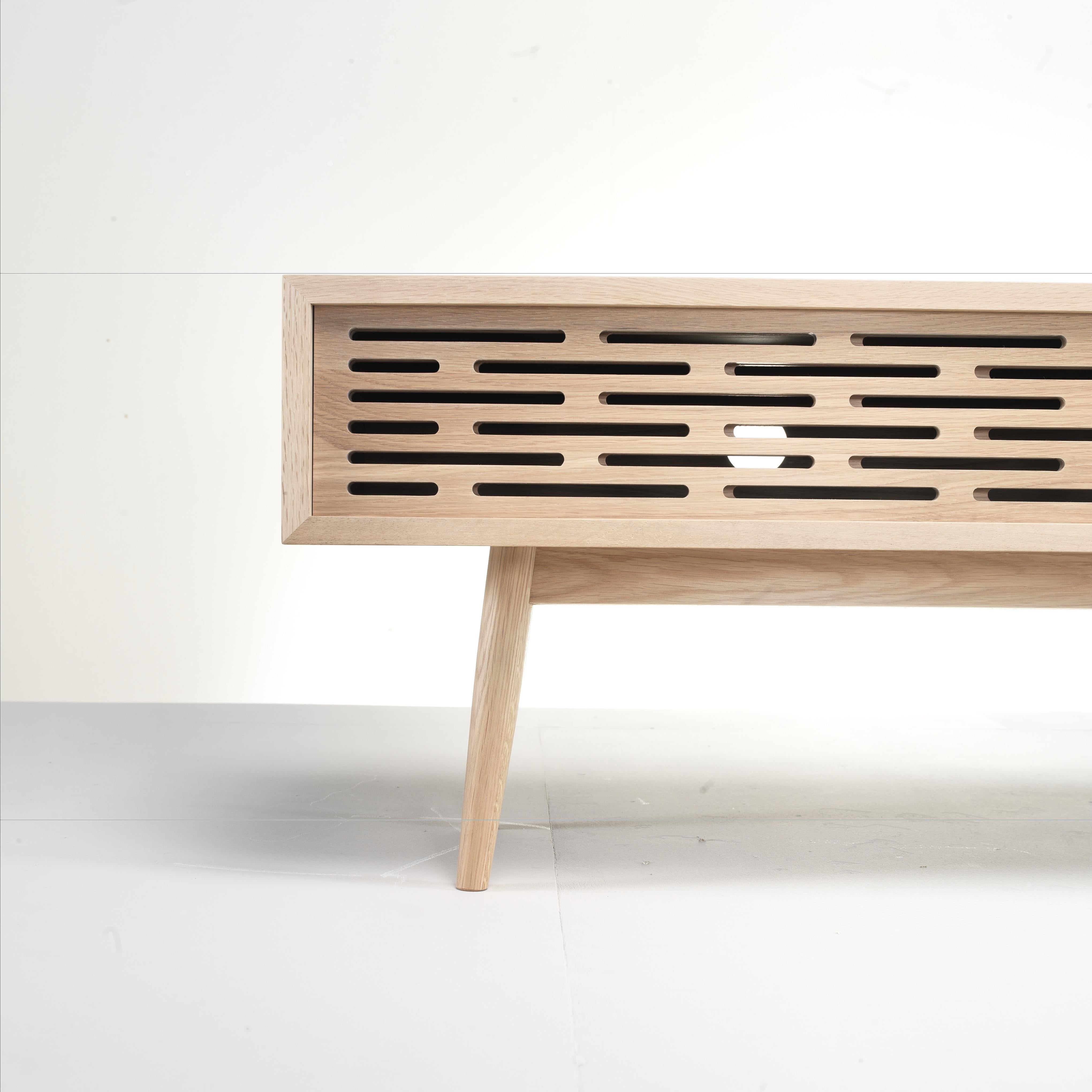 Scandinave moderne Meuble de rangement TV encastré de style radio en vente