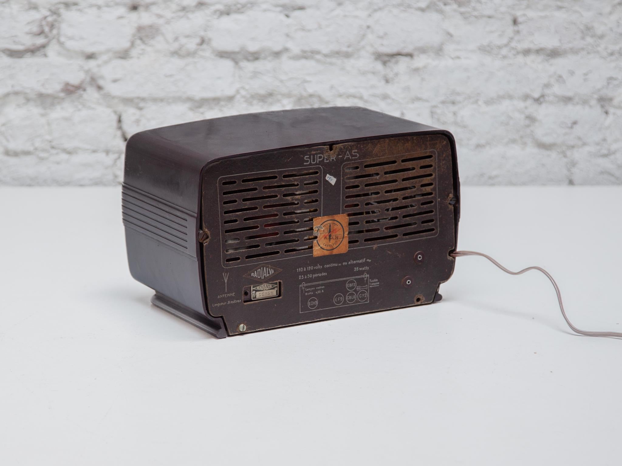 Radio TSF Radialva Super-As 55, 1950s, Bakelite In Good Condition For Sale In Antwerp, BE
