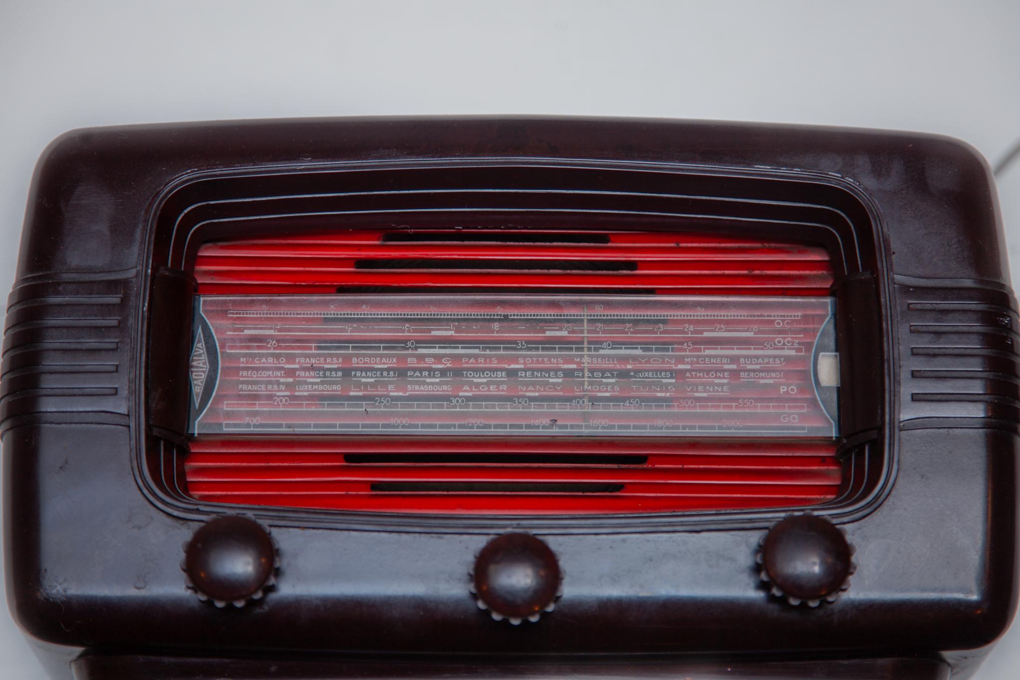 Belge Radio TSF Radialva Super-As 55, années 1950, Bakélite en vente