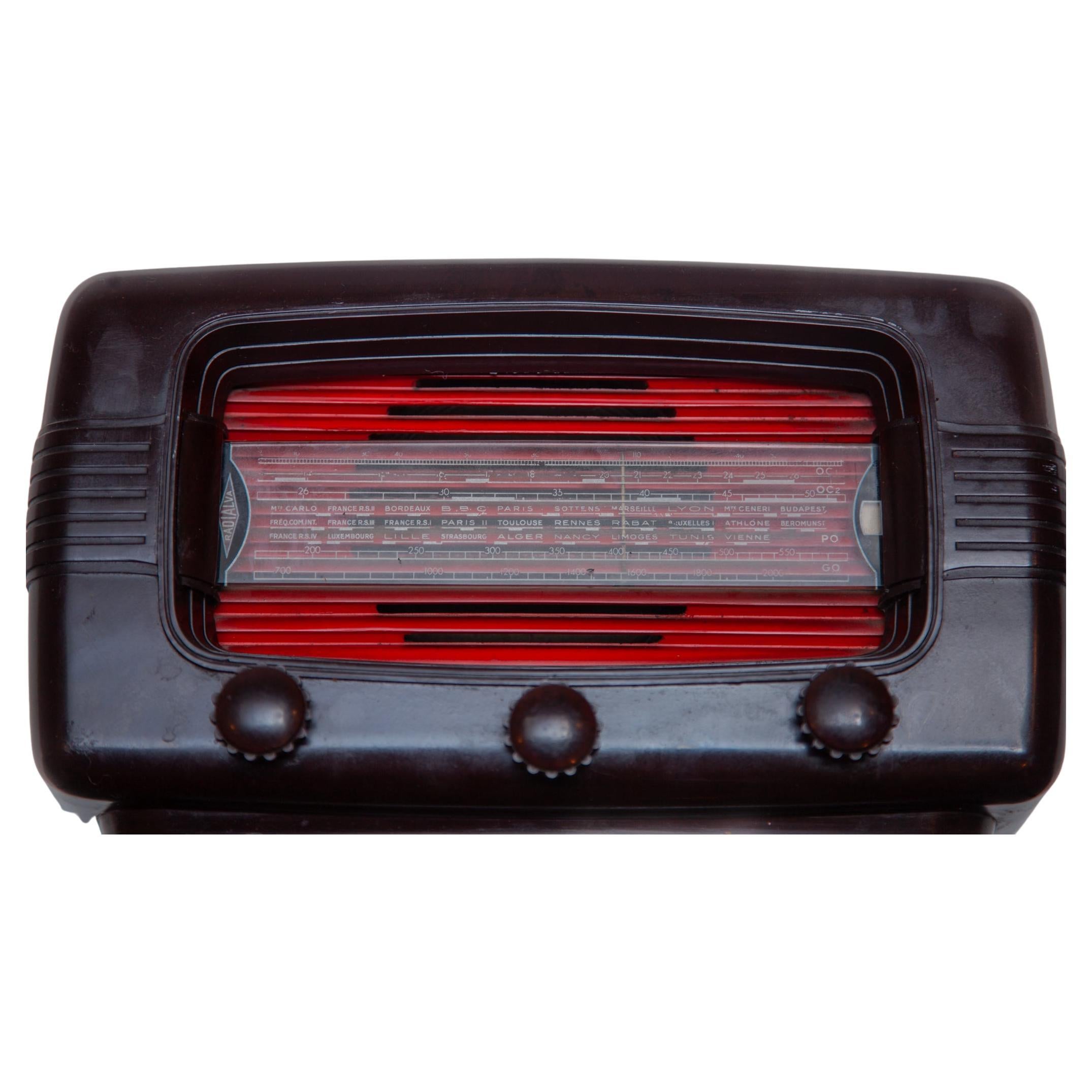 What is a Bakelite radio?