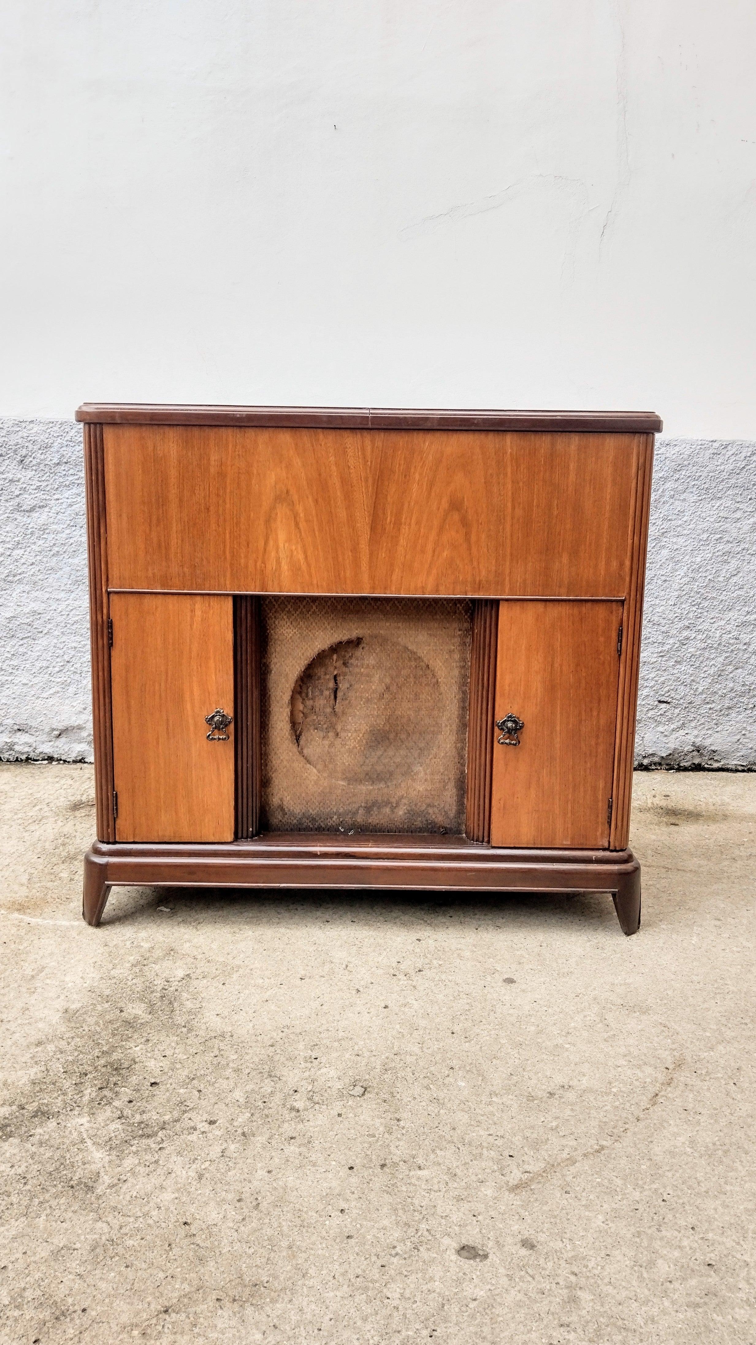 Radio Victrola Universal 1950s in Cherrywood 'Does Not Work' For Sale 8