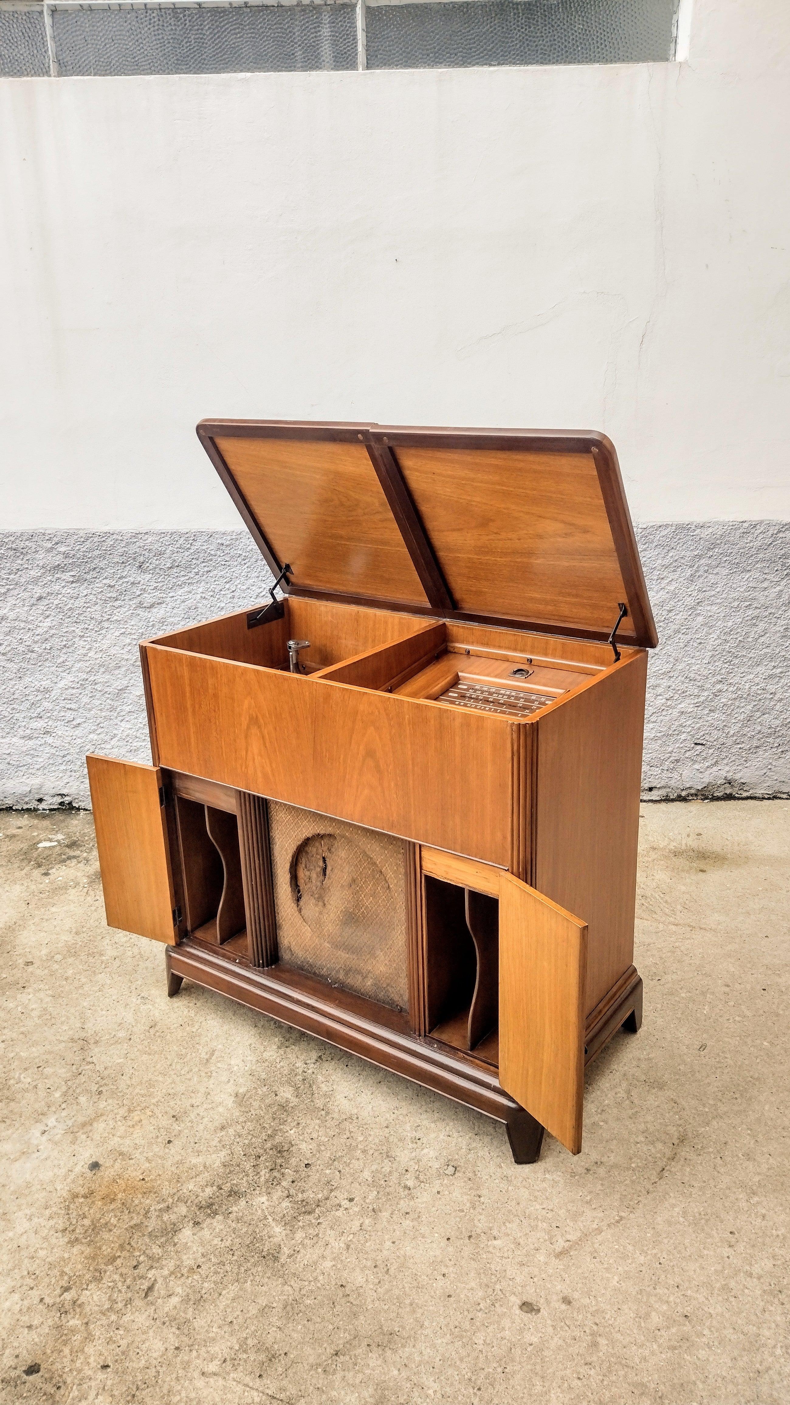Brazilian Radio Victrola Universal 1950s in Cherrywood 'Does Not Work' For Sale