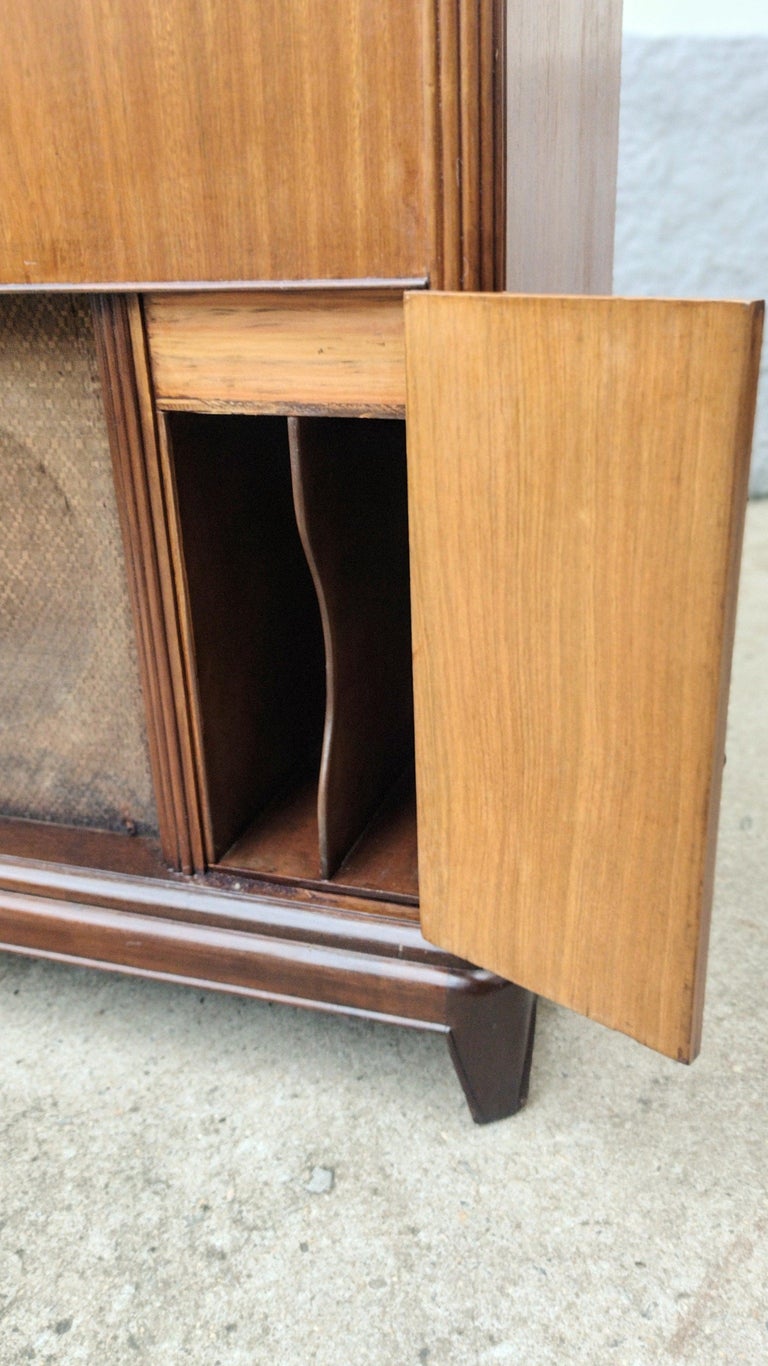 Radio Victrola Universal 1950s in Cherrywood 'Does Not Work' For Sale