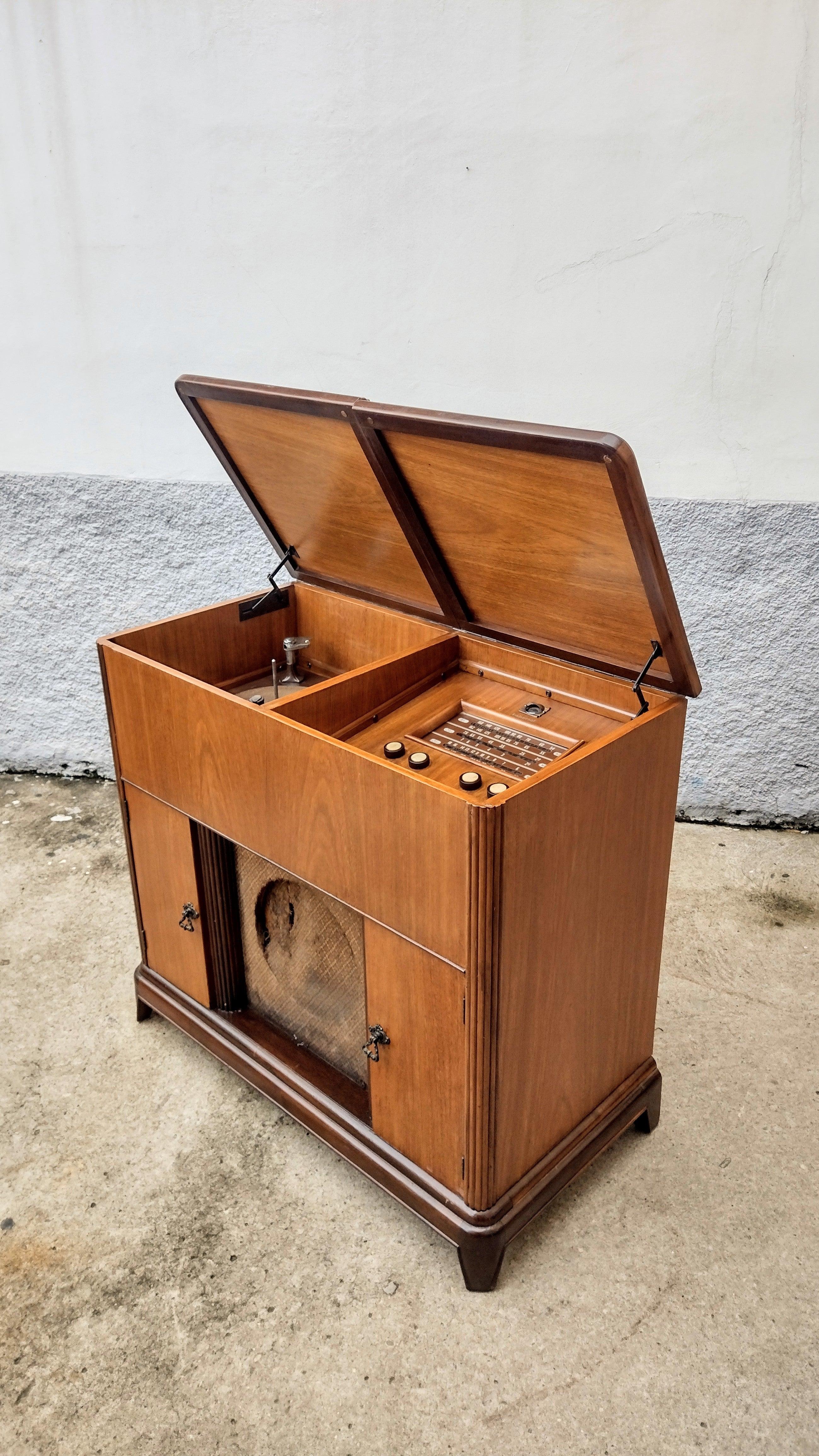 Radio Victrola Universal 1950s in Cherrywood 'Does Not Work' For Sale 2