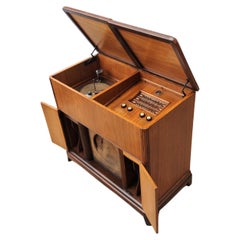 Retro Radio Victrola Universal 1950s in Cherrywood 'Does Not Work'