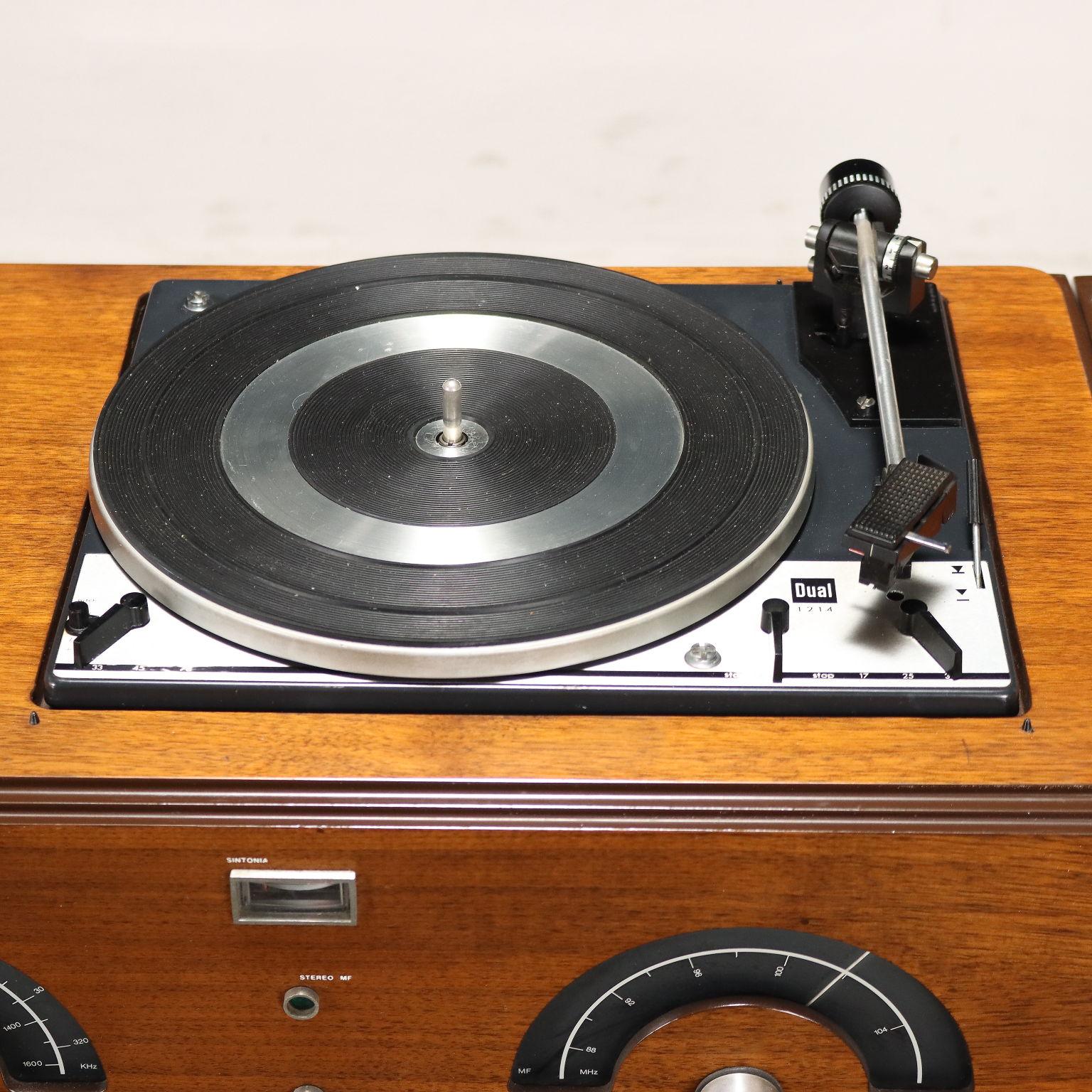 Brionvega RR126 1960s Radiofonograph In Good Condition In Milano, IT