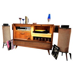 Radiogram Stereo Record Player „The Couchtisch-Konsolenbuch“ (Vintage-Radios)