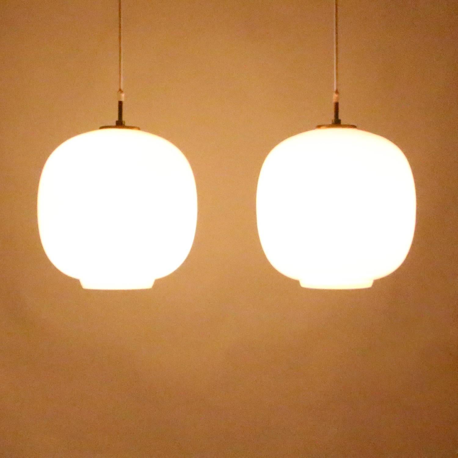 Radiohus pendant pair of (large) by Vilhelm Lauritzen in 1945, and produced by Louis Poulsen - extremely attractive pair of blown glossy white opal glass lamps, the vintage edition!

A pair of timeless pieces with a very appealing organic shape,