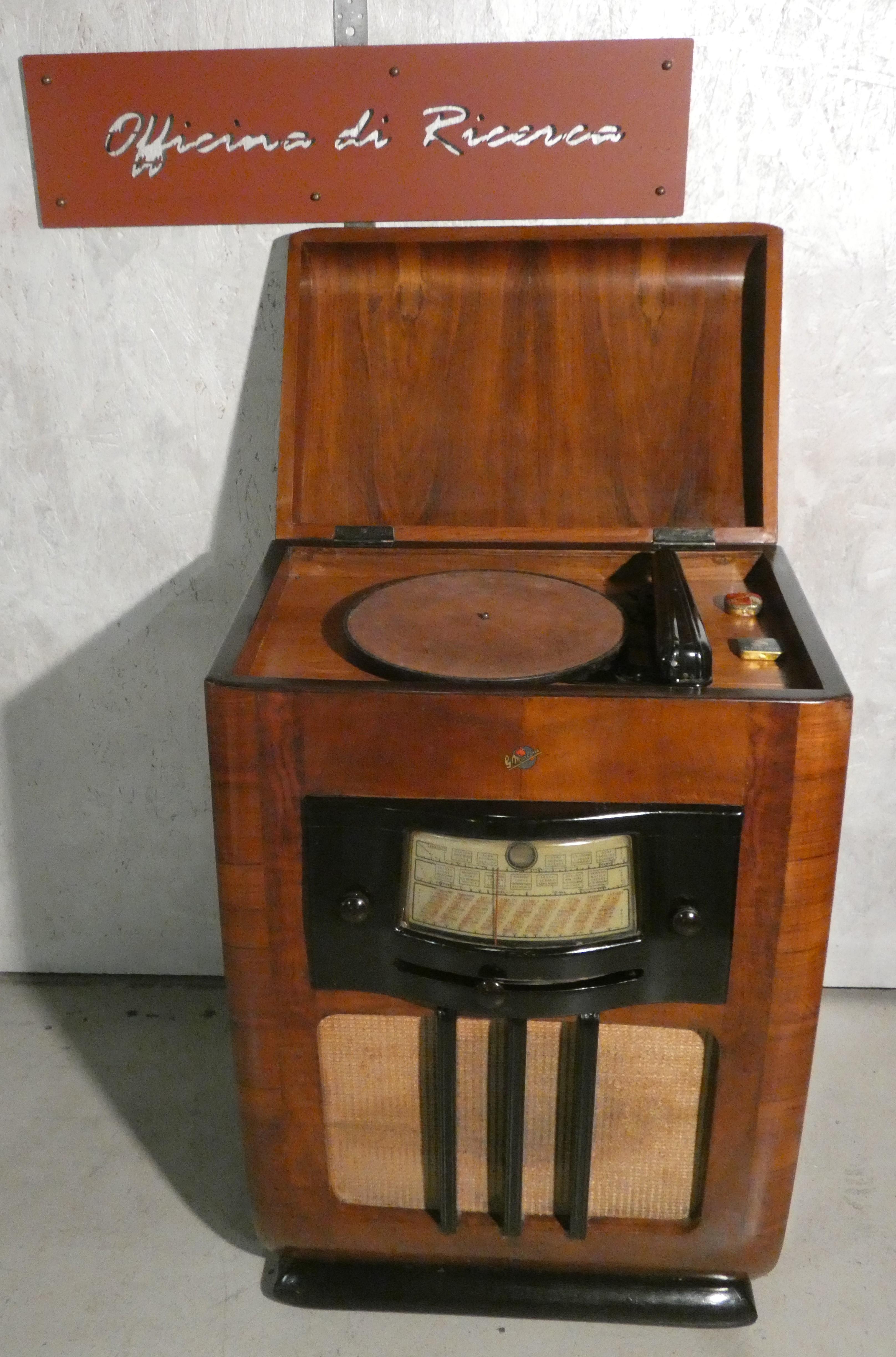 Mid-Century Modern Radiomobile e giradischi in legno e bachelite di Compagnia Marconi, 1940