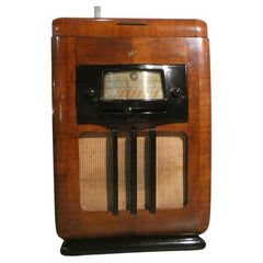 Radiomobile e giradischi in legno e bachelite di Compagnia Marconi, 1940