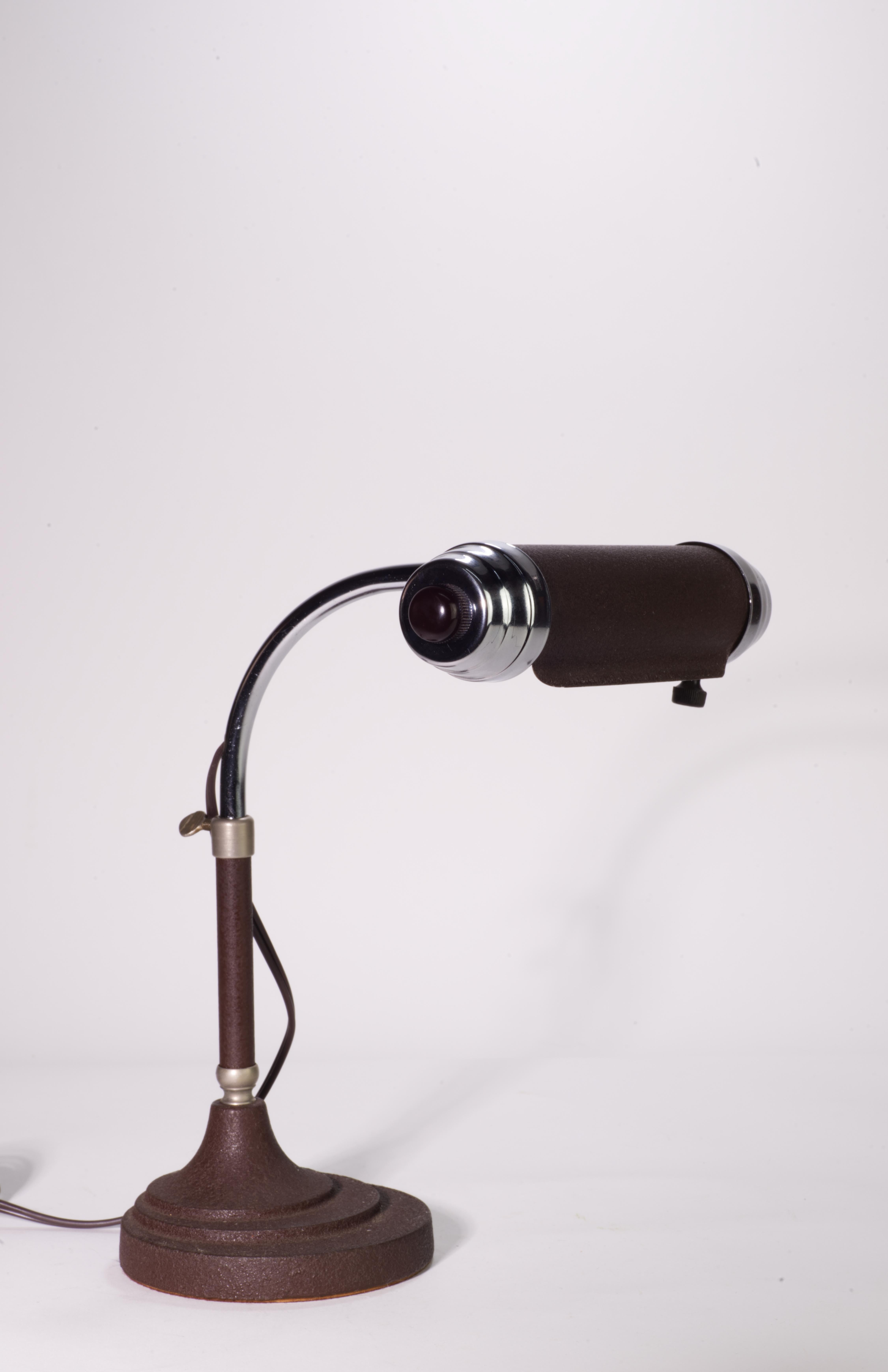 Radionic Trans Co. Bankers Lamp For Sale 3