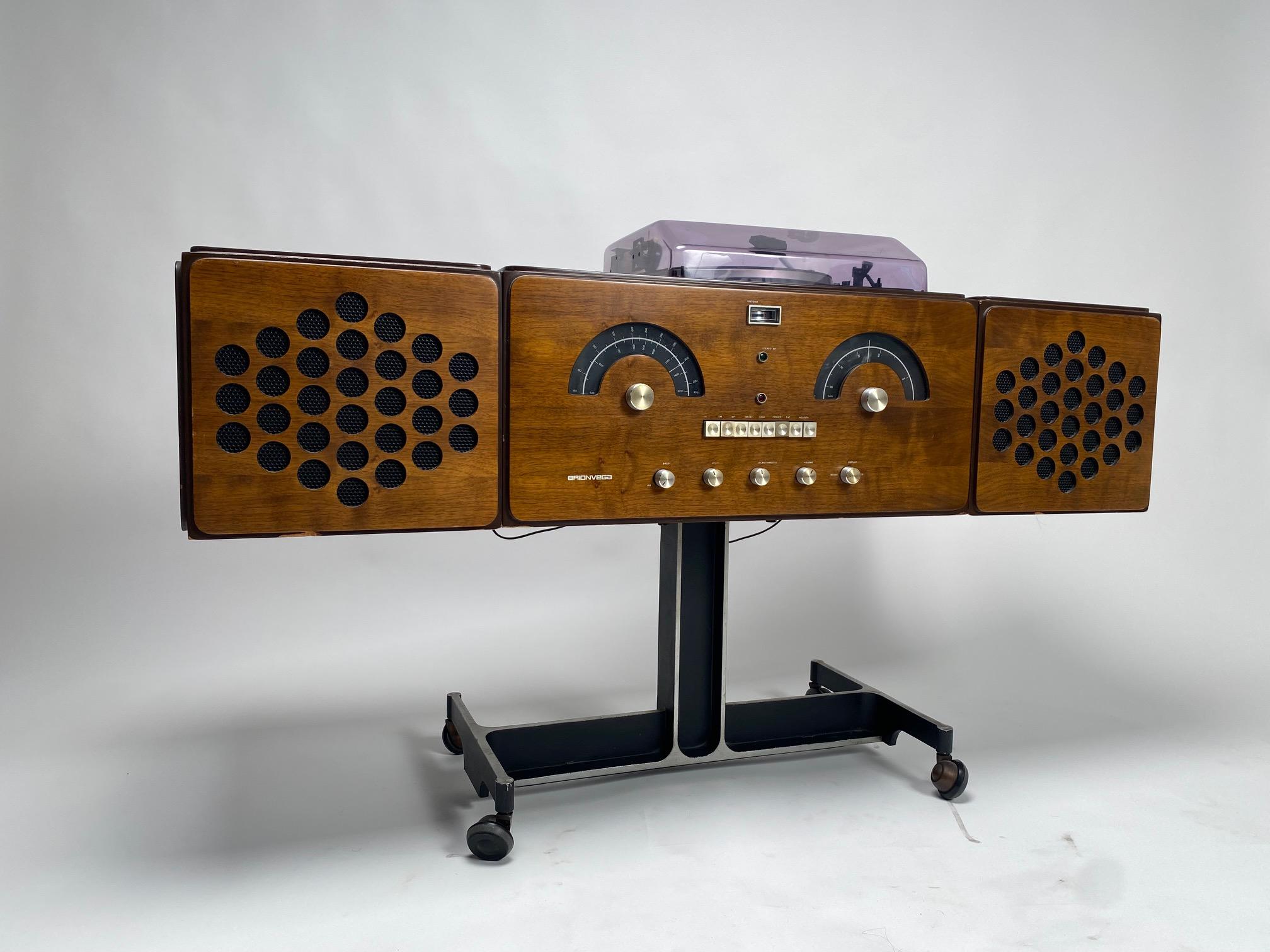 Italian Radiophonograph Brionvega RR 126 by Achille and Pier Giacomo Castiglioni, Italy  For Sale