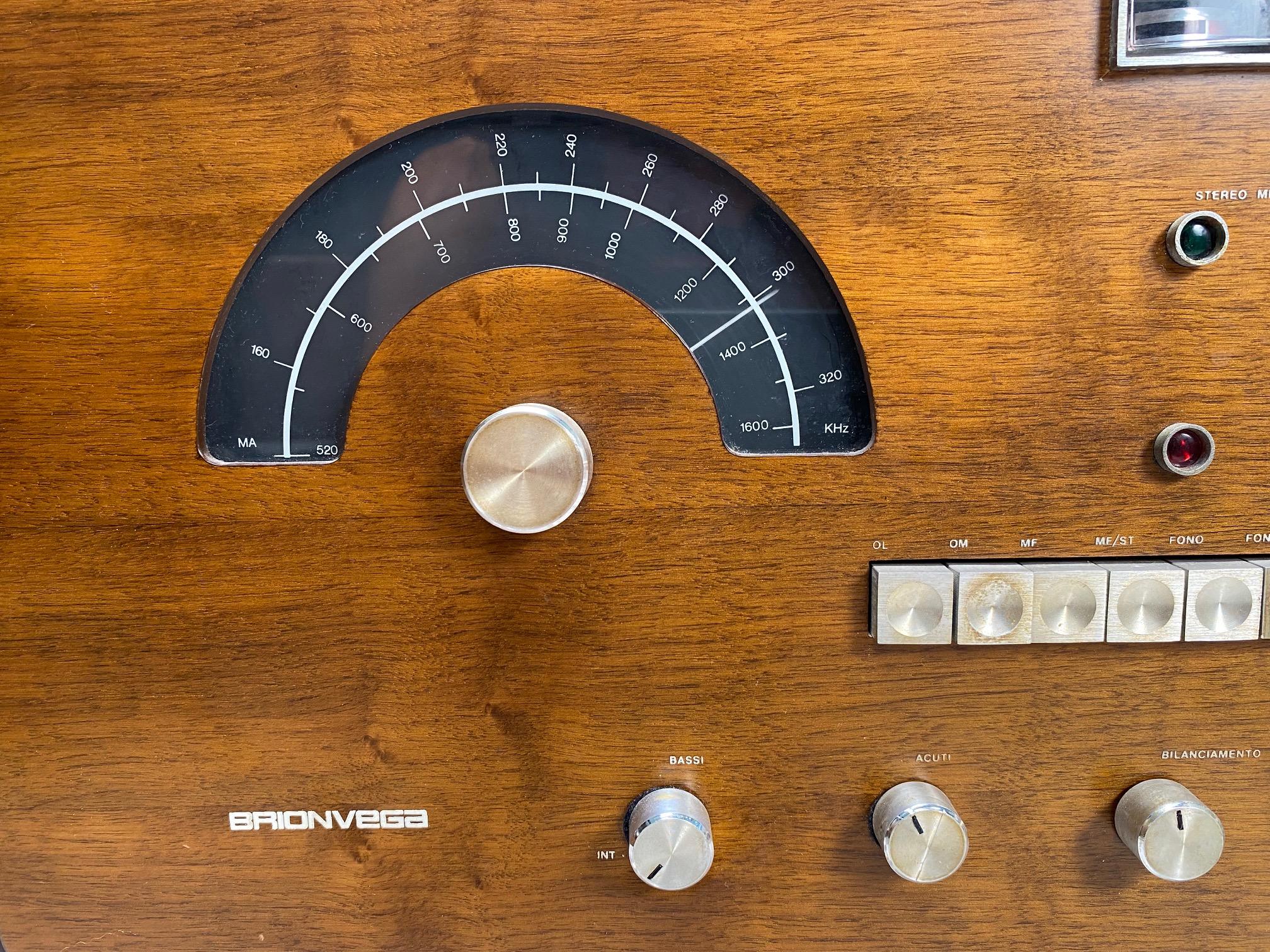 Metal Radiophonograph Brionvega RR 126 by Achille and Pier Giacomo Castiglioni, Italy  For Sale
