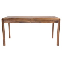 Radius Cutaway-Schreibtisch aus Altnussholz