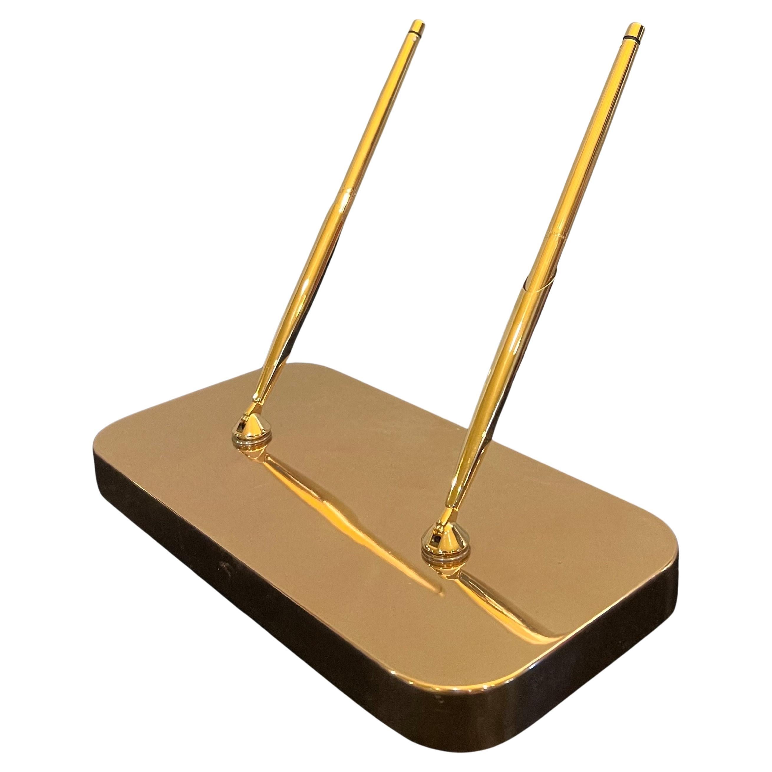 Radius One di William Sklaroff per Smith Metal Arts Portapenne da scrivania in oro rosa in vendita