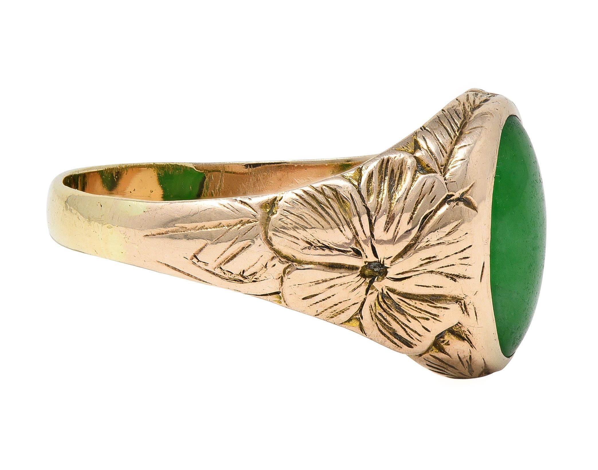 Cabochon Radke & Co. Anello con sigillo unisex antico in giada Art Nouveau in oro giallo 14 carati in vendita