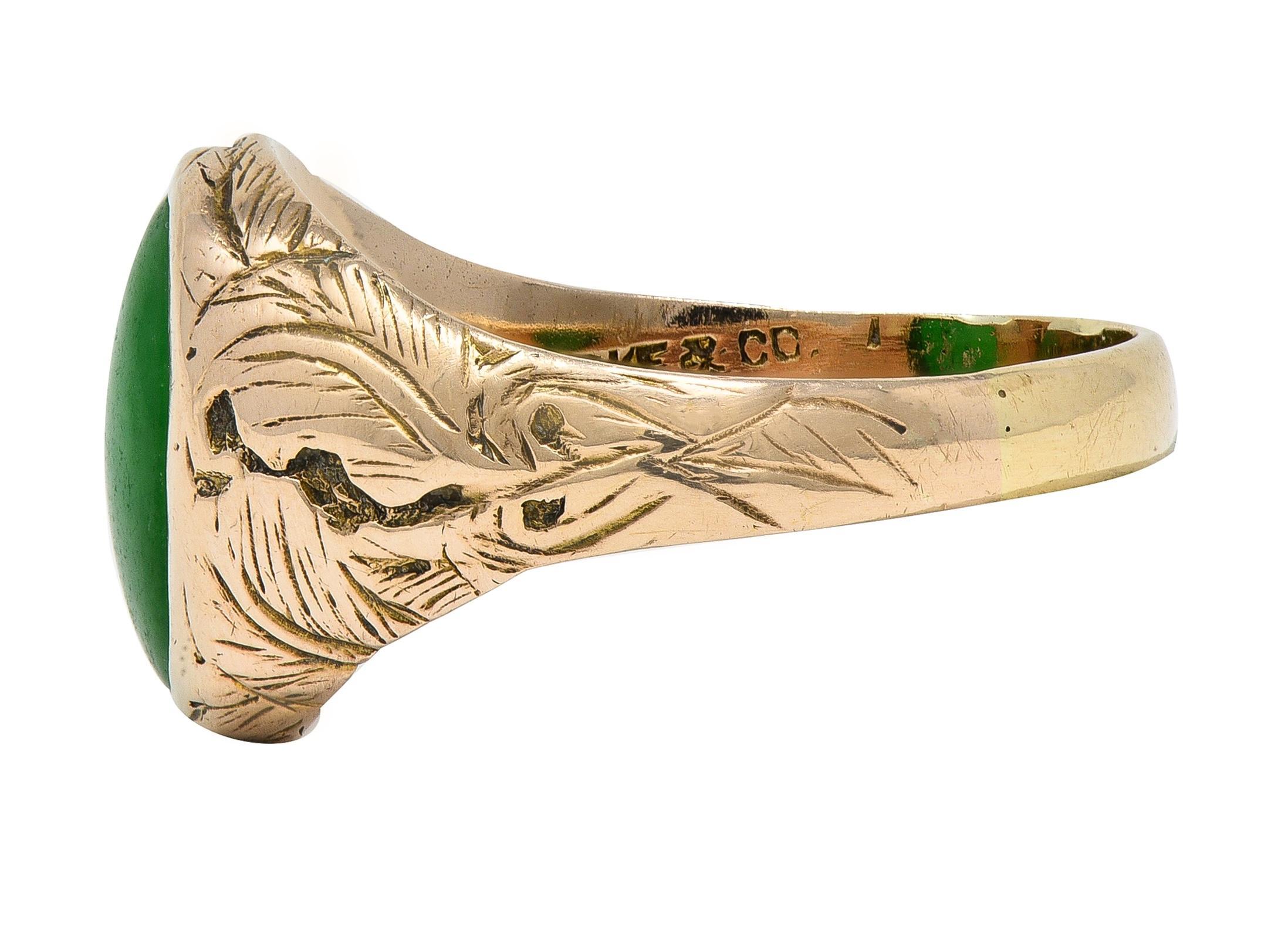 Donna Radke & Co. Anello con sigillo unisex antico in giada Art Nouveau in oro giallo 14 carati in vendita