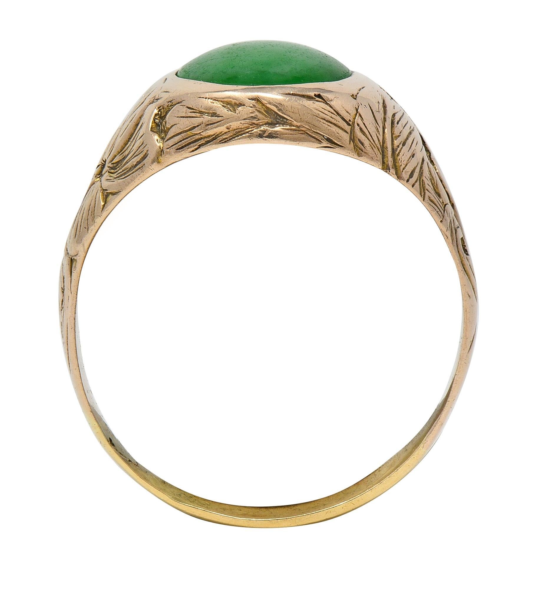 Radke & Co. Anello con sigillo unisex antico in giada Art Nouveau in oro giallo 14 carati in vendita 2