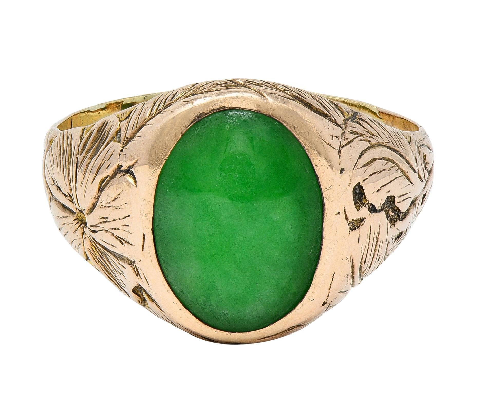Radke & Co. Anello con sigillo unisex antico in giada Art Nouveau in oro giallo 14 carati in vendita