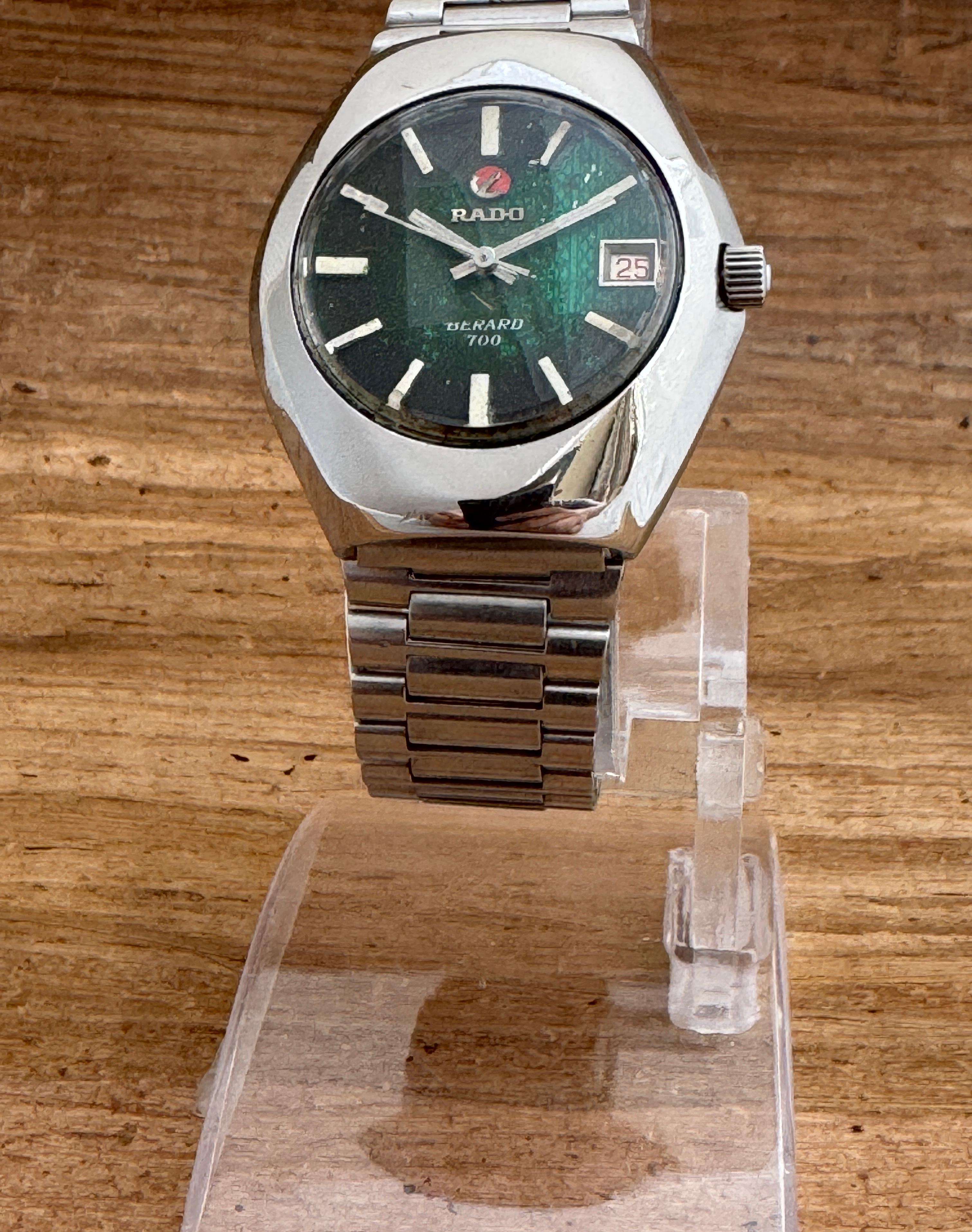Rado Berard 700 Automatic Date Steel Men Wrist Watch Vintage 70s In Good Condition For Sale In Toronto, CA