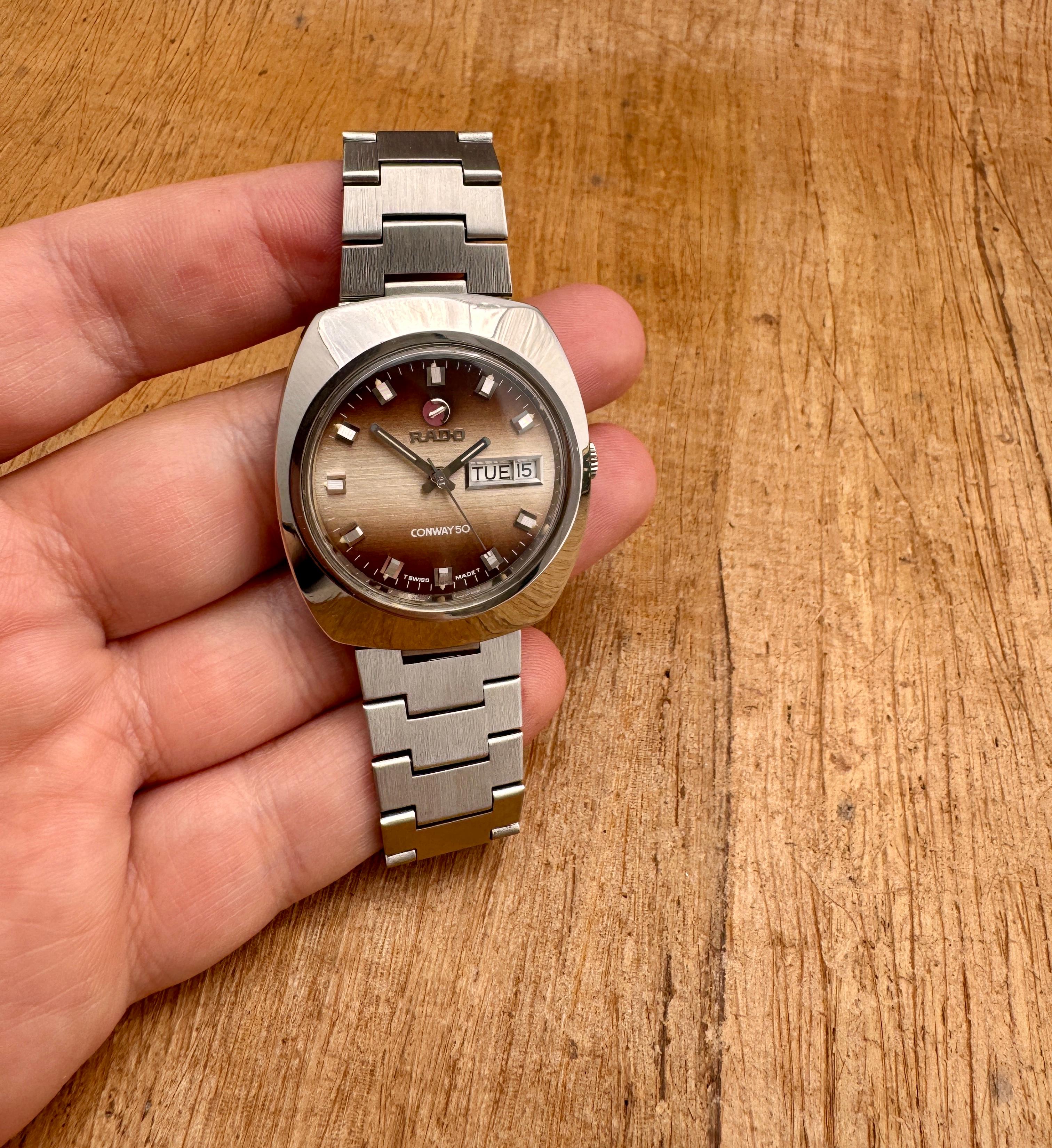Brand : Rado

Model: CONWAY 30

Country Of Manufacture: Switzerland

Movement: Automatic

Case Material: Stainless Steel

Measurements :36mm diameter (excluding crown )x 40mm

Band Type : Stainless Steel With Marked Buckle

Band Condition :In Used