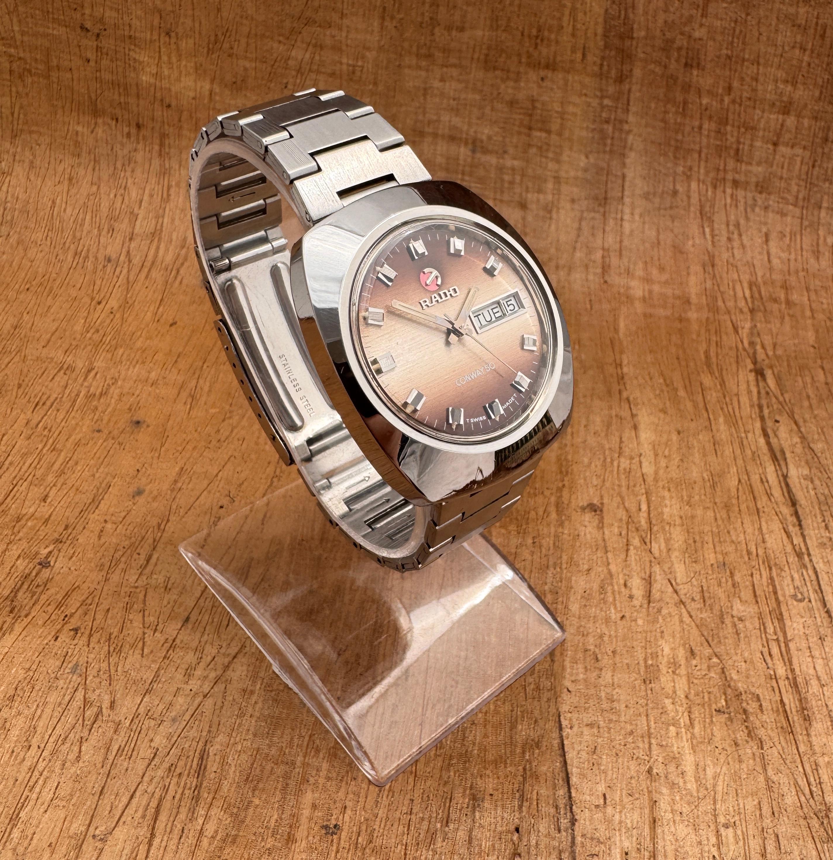 RADO CONWAY 30 watch Automatic Rare Gradient Day / Date Stainless Steel Watch In Good Condition For Sale In Toronto, CA