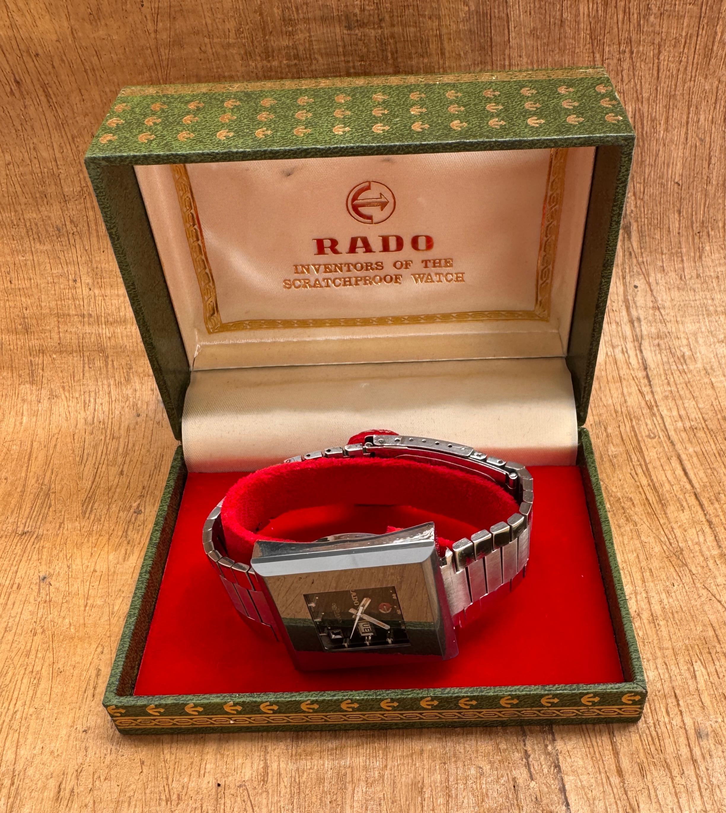 Marchio: Rado

Model No: DiaMaster 10

Paese di produzione: Svizzera

Movimento: Automatico

Materiale della cassa: Acciaio inossidabile - Tungsteno

Misure : Larghezza della cassa: 37 mm. (senza corona) x 40 mm

Tipo di cinturino : RADO Acciaio