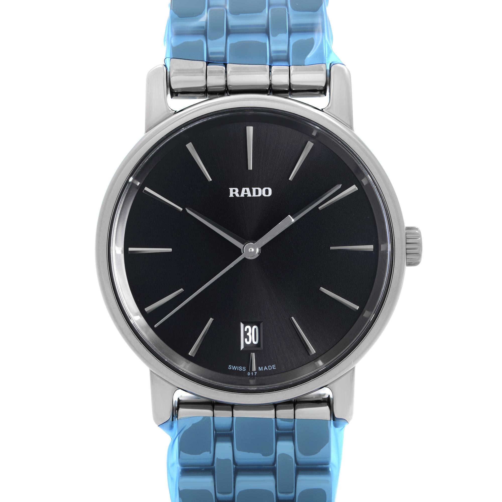 Montre Rado DiaMaster 33mm High-Tech Ceramic Ladies Black Dial Quartz Watch R14064177 non portée. Cette belle pièce d'horlogerie pour femme est alimentée par un mouvement à quartz (pile) et présente les caractéristiques suivantes : Boîtier et