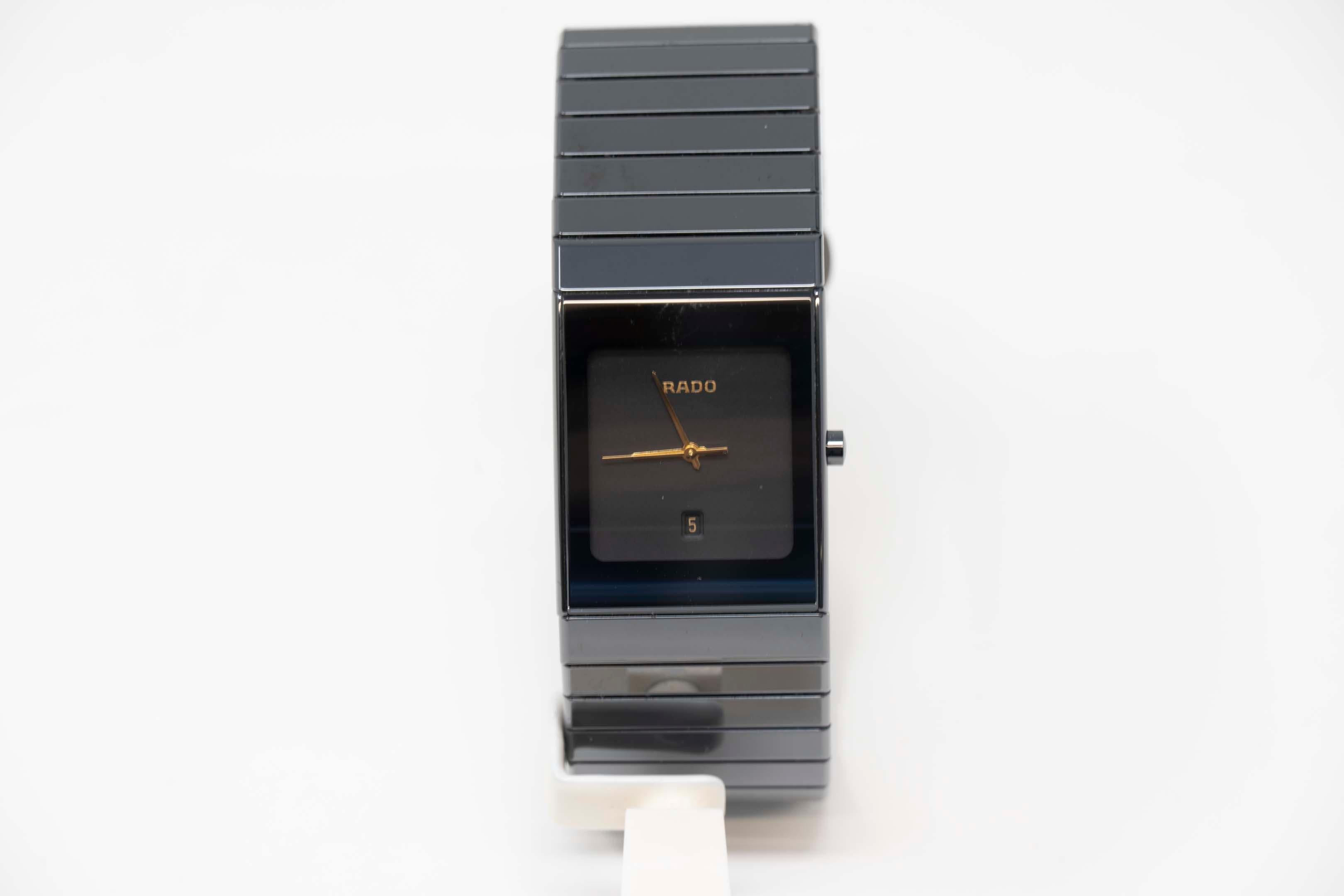 Rado Diastar black ceramic case and bracelet model 152-0347-3, quartz battery operated. In working order, preowned, in good condition, titanium Swiss made.
