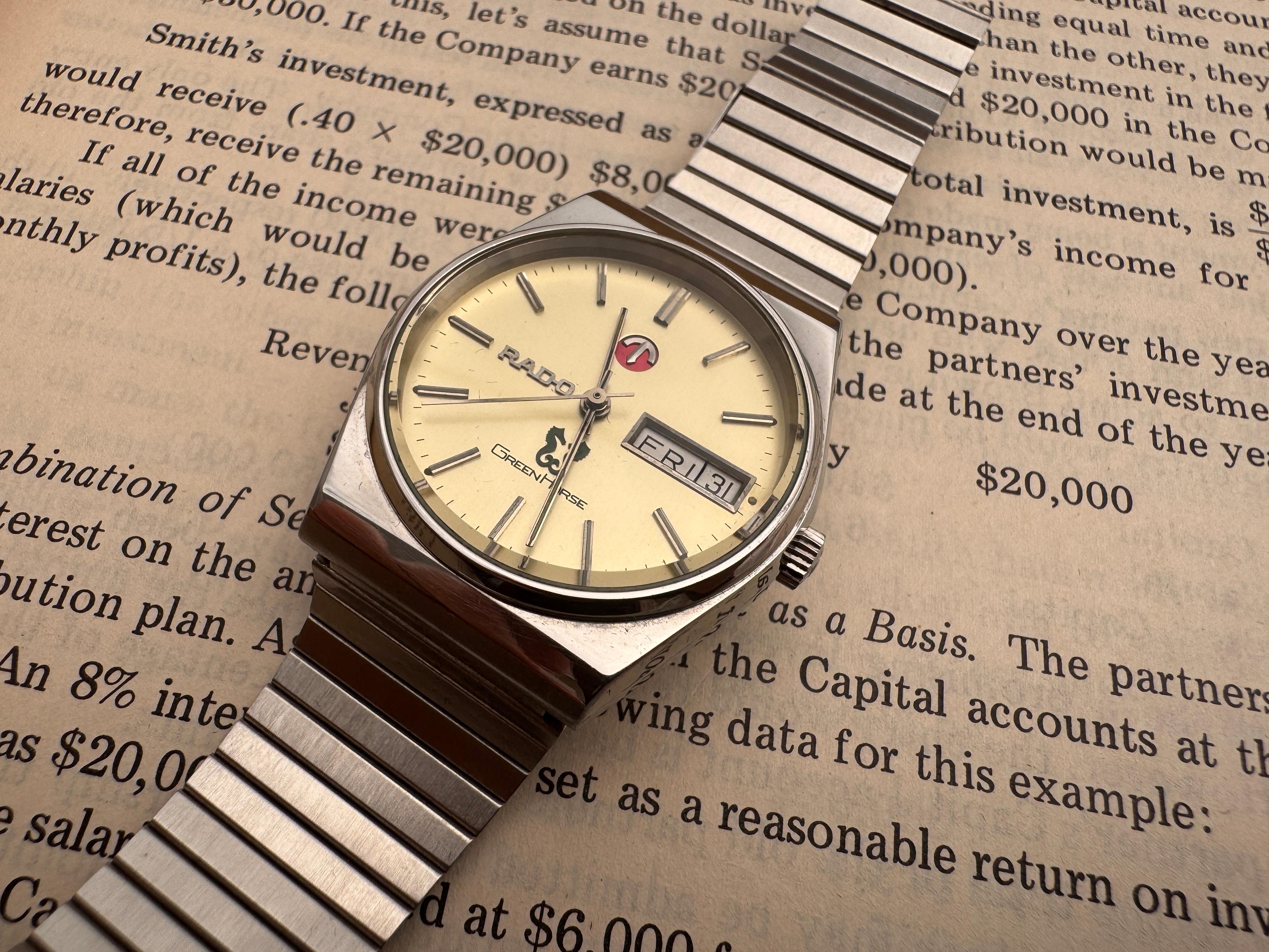  Descrizione
Marchio: Rado

Model: GreenHorse

Numero di riferimento: 636.3443.4

Paese di produzione: Svizzera

Movimento: Automatico

Materiale della cassa: Acciaio inossidabile

Misure : Larghezza della cassa: 34 mm. (senza corona)

Tipo di banda