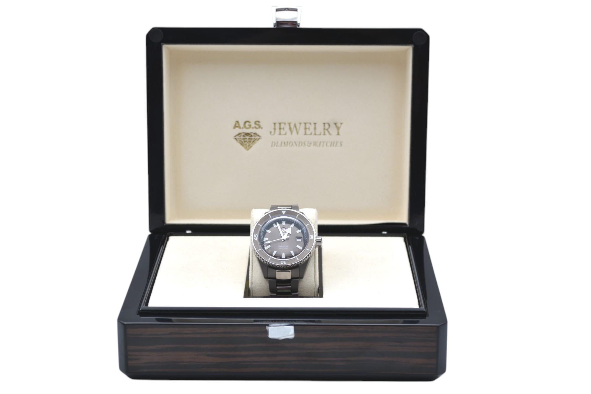 The watch is in a very good condition and it’s working well. It shows slight signs of wear. The watch comes with an AGS Jewelry wooden box, along with an AGS Jewelry warranty card. For more information about delivery, warranty and return, please