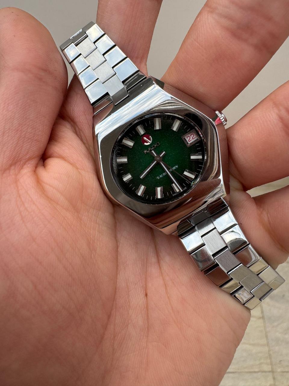  Description
Brand: Rado

Model: Lauberhorn

Country Of Manufacture: Switzerland

Movement: Automatic

Case Material: Stainless steel

Measurements : Case width: 39 mm. (without crown)

Band Type : Stainless steel

Band Condition : In Excellent