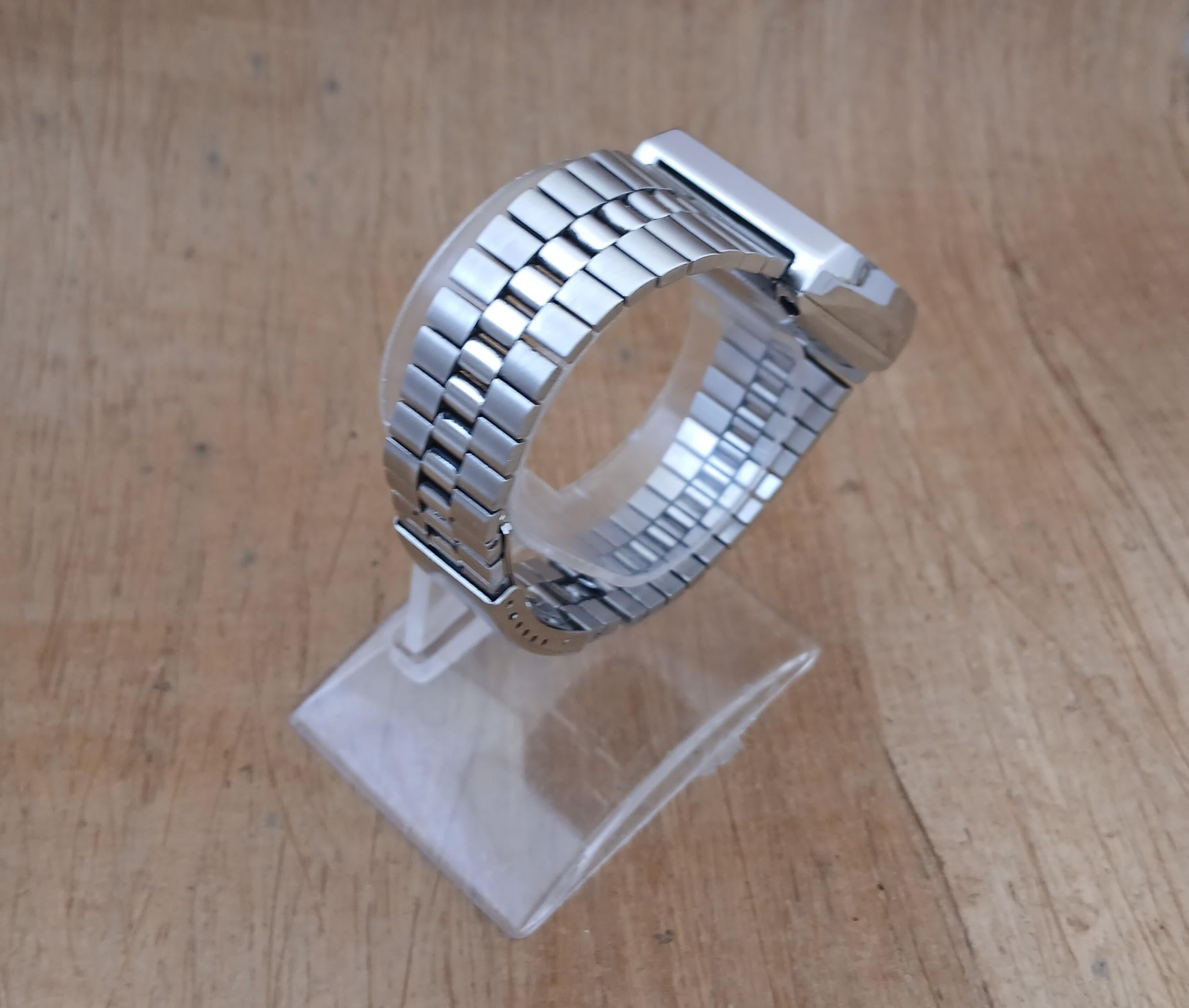 RADO Ncc 505 Silver Square Quadrante Viola Orologio Automatico Uomo in vendita 4