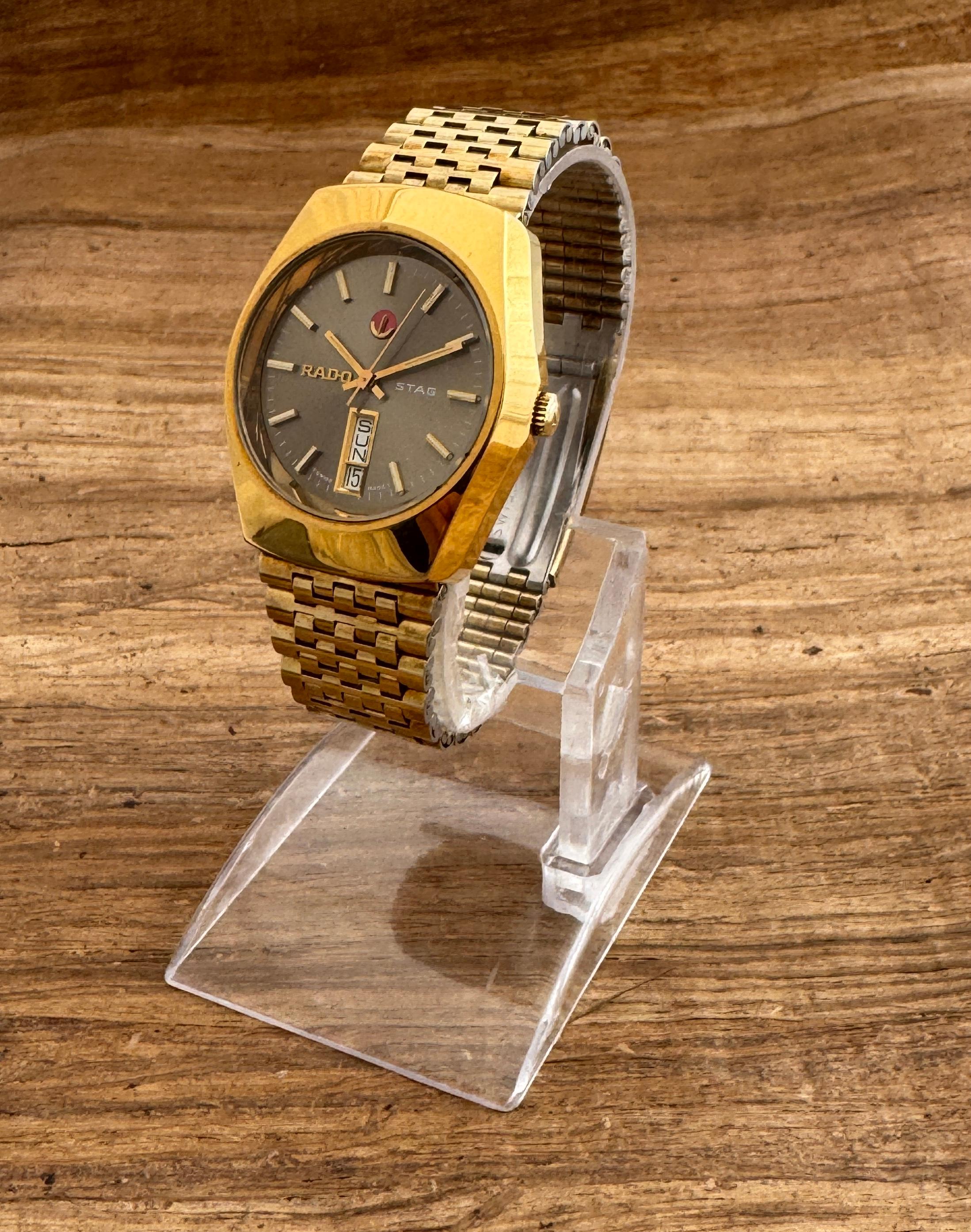 Brand : Rado

Model: Stag

Reference Number: 6253179

Country Of Manufacture: Switzerland

Movement: Automatic

Case Material: Gold Plated Stainless Steel

Measurements :36mm diameter (excluding crown ) x 41 mm

Band Type : Stainless Steel With