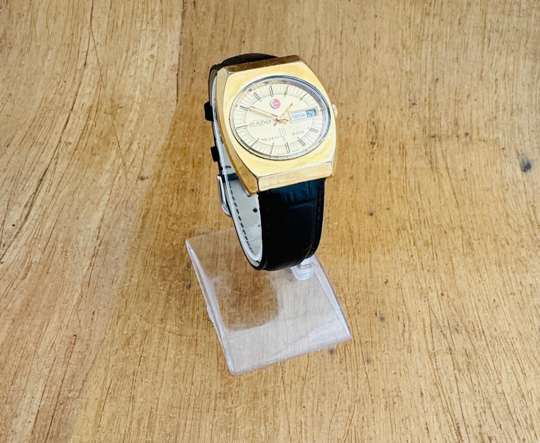    Descripción
Marca: Rado

Model No: TRIDENTE 300

Número de referencia: 625 3070 2

País de fabricación: Suiza

Movimiento: Automático

Material de la caja: Acero inoxidable chapado en oro

Medidas : Ancho de la caja: 34 mm. (sin corona)

Tipo de