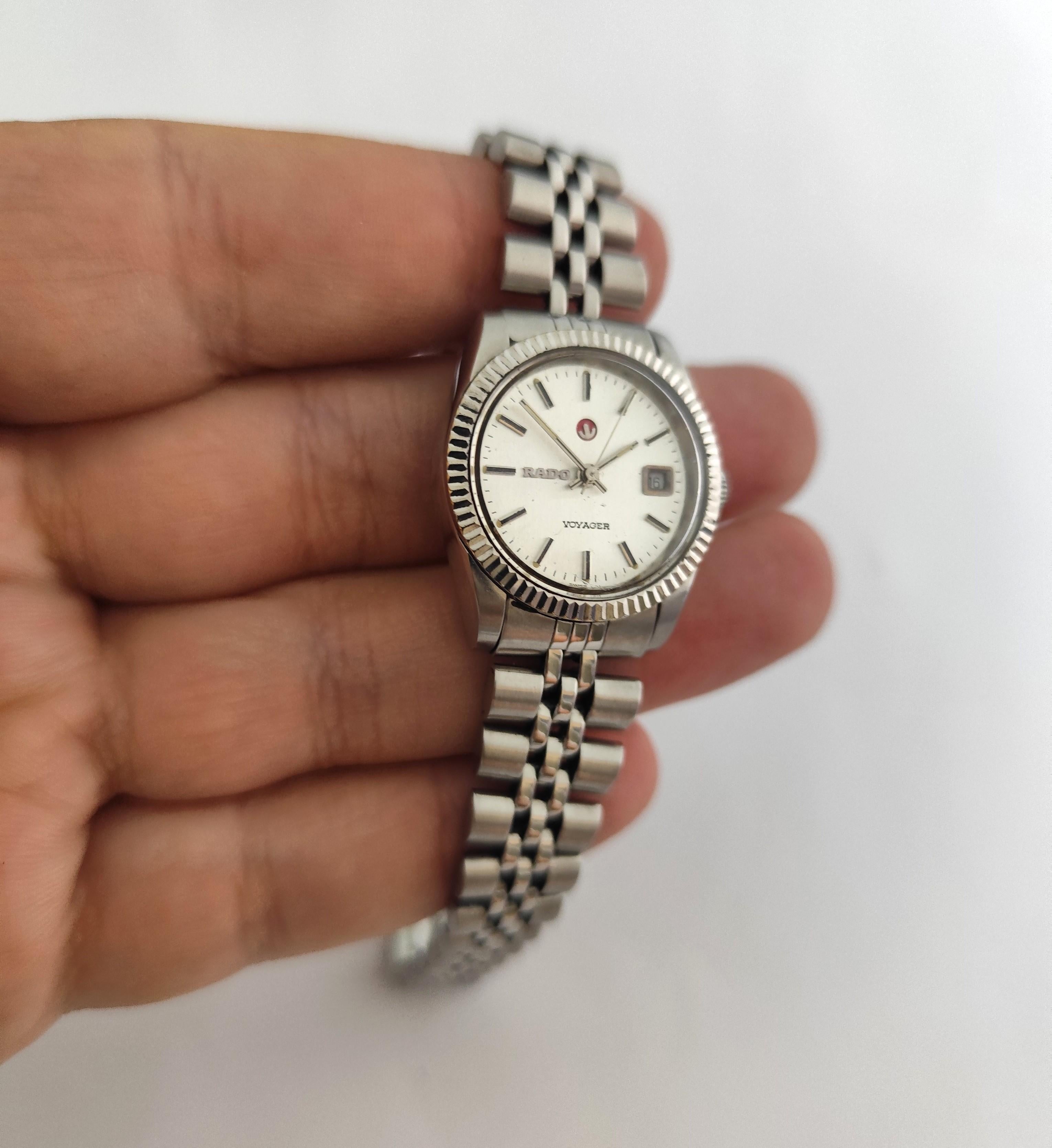  Beschreibung
Marke: Rado

Modell: Voyager

Referenznummer: 561.3600.4

Land der Herstellung: Schweiz

Uhrwerk: Automatik

MATERIAL des Gehäuses: Rostfreier Stahl

Abmessungen: Gehäusebreite: 25 mm. (ohne Krone)

Band Typ : Rostfreier Stahl

Band