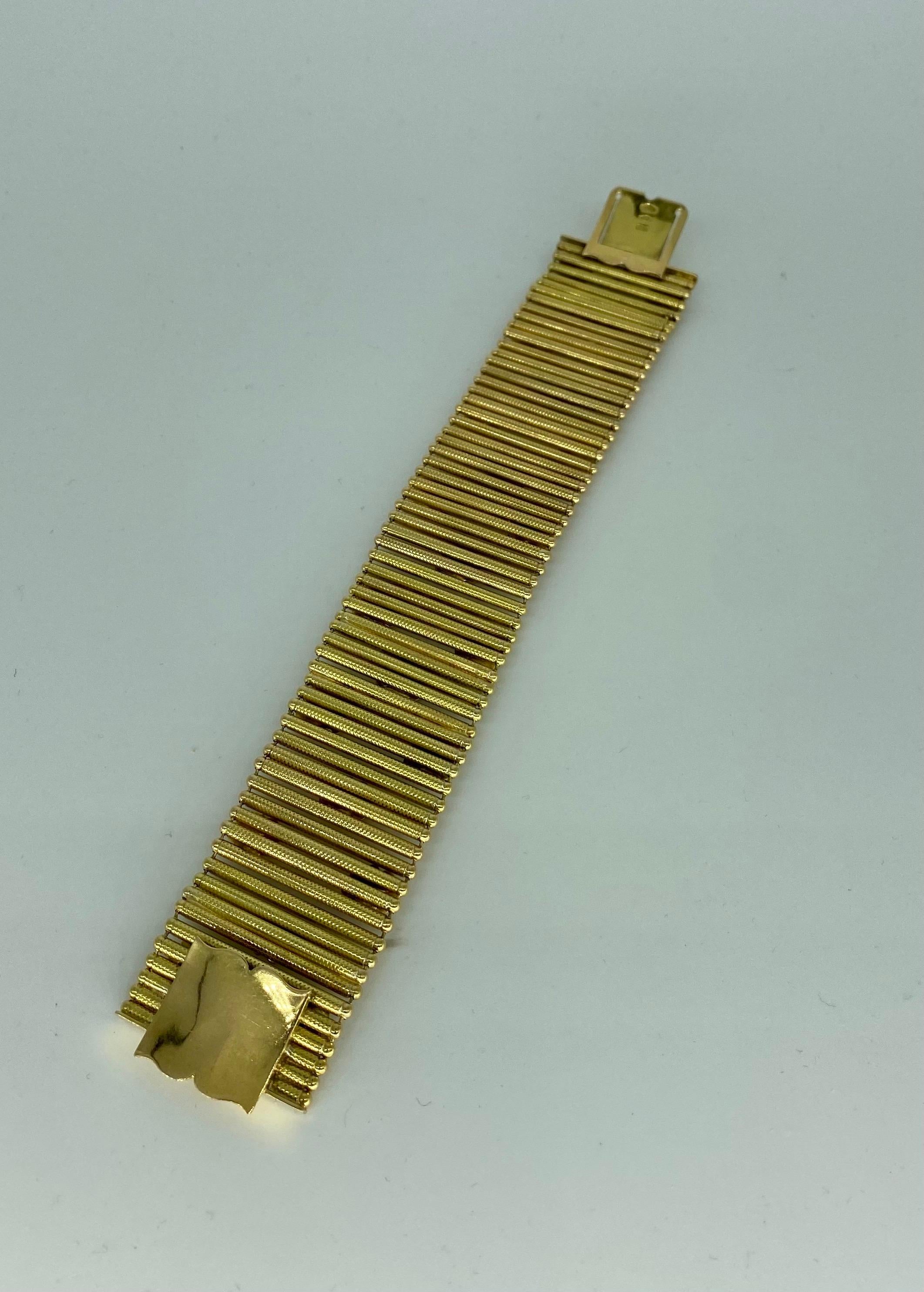 RAF Italian Wide Link Flower Motifs Bracelet 18k Solid Gold In Excellent Condition For Sale In Miami, FL