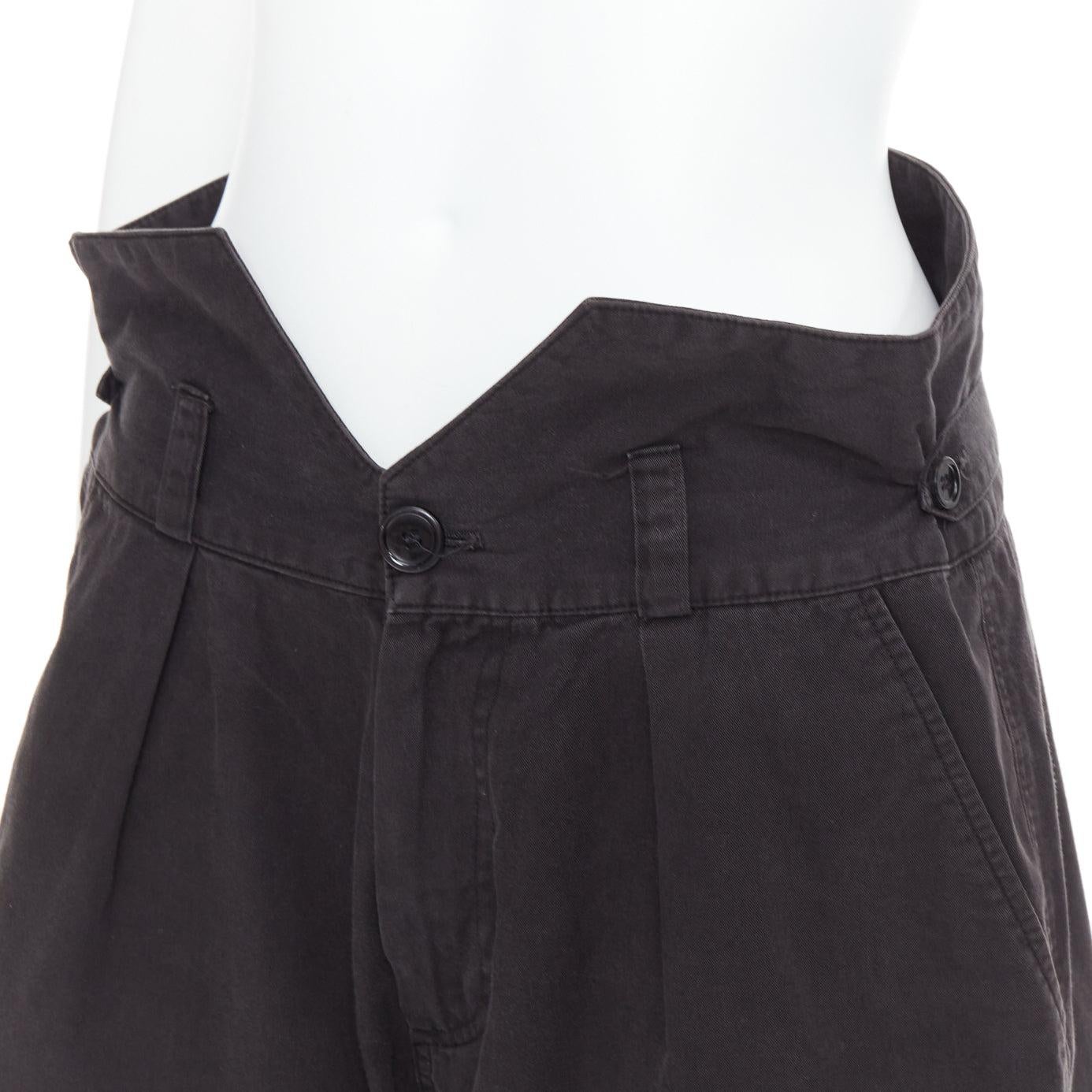 RAF SIMONS 2006 black cotton high waist paperbag wide shorts EU50 XL
Reference: PRWU/A00164
Brand: Raf Simons
Collection: SS 2006
Material: Cotton
Color: Black
Pattern: Solid
Closure: Button
Extra Details: Paperbag waistband.

CONDITION:
Condition: