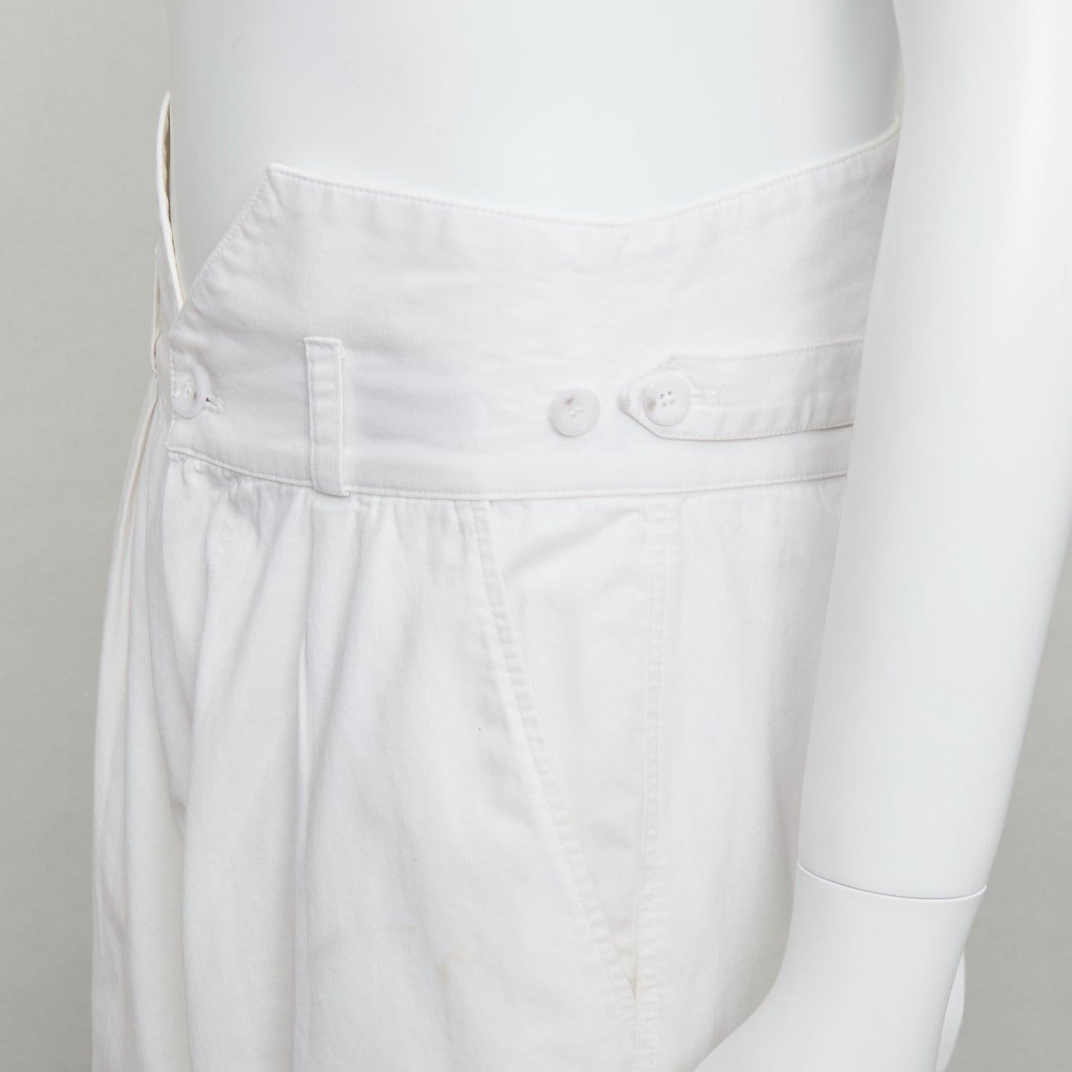 RAF SIMONS 2006 pantaloncini a vita alta in cotone a pieghe sul davanti EU50 L.
Riferimento: PRWU/A00076
Marchio: A. Simon
Designer: A. Simon
Collection'S: SS 2006
Materiale: Cotone
Colore: crema
Modello: Tinta unita
Chiusura: Zip Fly
Dettagli