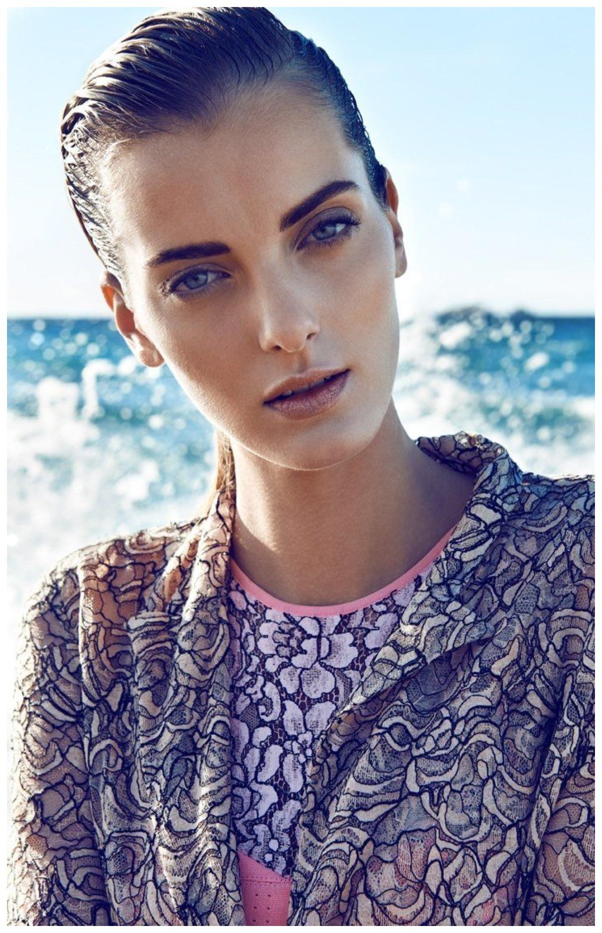 Raf Simons Christian Dior 2014 pink top (Barbie style)
Raf Simons by Christian Dior
Collection: Christian Dior 2014 RESORT Cruise (Look 36/59: Model: Diana Moldovan)
Country of production: Italy
Christian Dior style: 4c24594AM510
Size: 36 fr 40 it