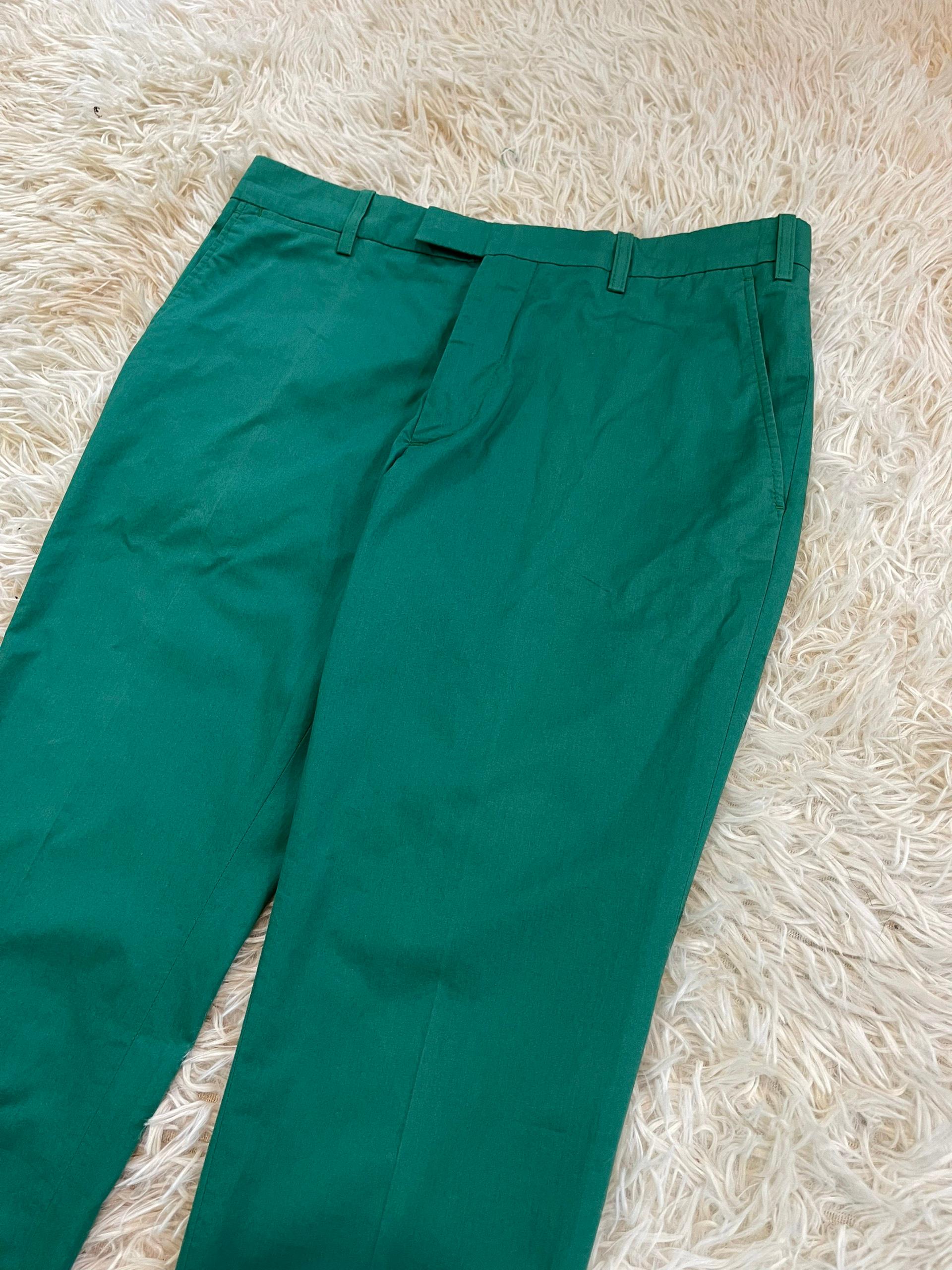 

Fabric: Cotton

Lining: Wool

Season: 2009

Pocket: Front x 2.

Weight: 200g

Color: Green

Defects: None
