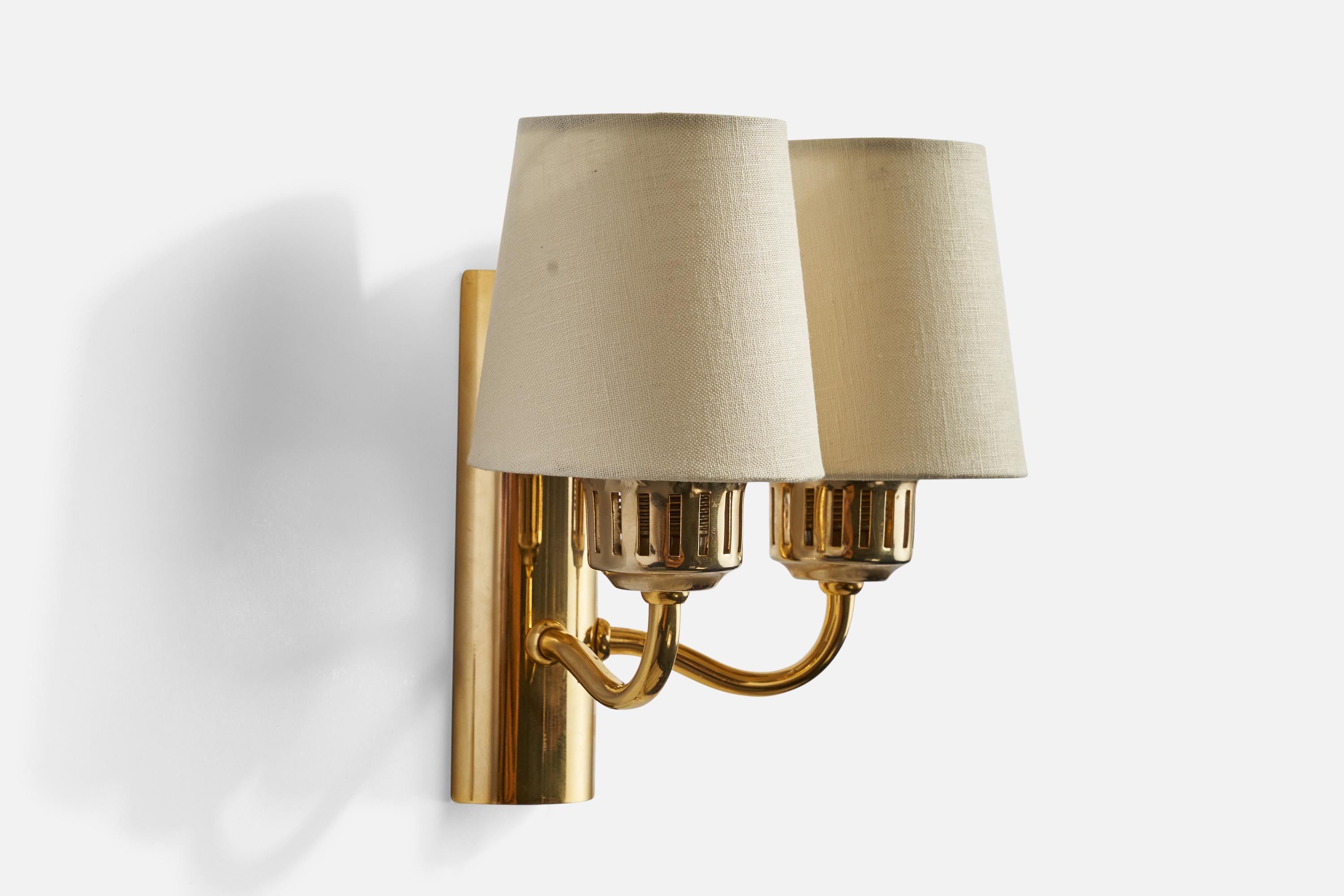 A brass and off-white fabric wall light designed and produced in Sweden, 1970s.

Overall Dimensions (inches): 8.5”  H x 9”  W x 10.5”  D
Back Plate Dimensions (inches): 6.5”  H x 2.25” W x 1.1” D
Bulb Specifications: E-14 Bulb
Number of Sockets: