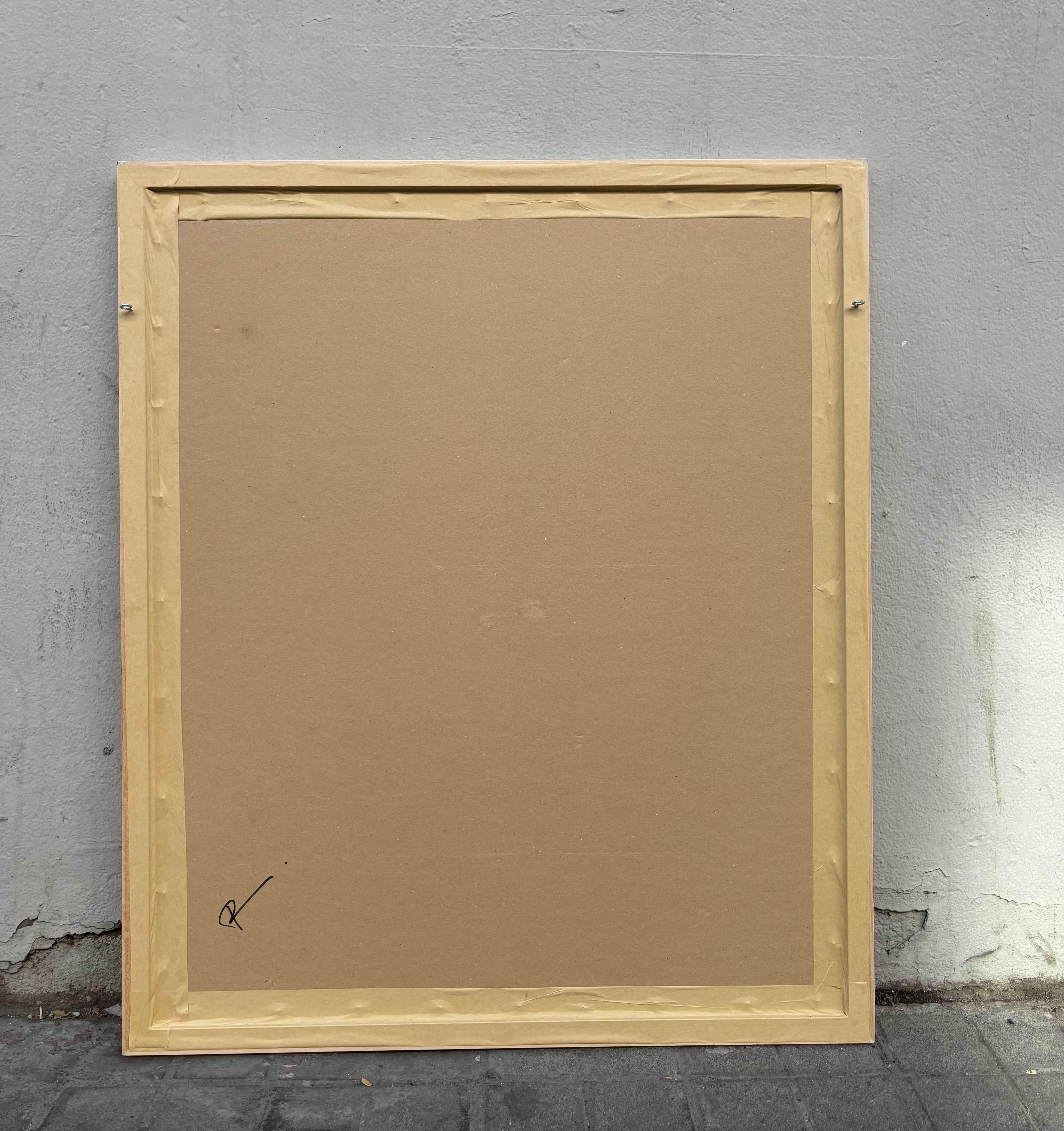 Esta obra presenta una impactante composición de elementos abstractos y de técnica mixta. Dominando la pieza se encuentra una hoja de papel cruda y texturizada, marcada por el paso del tiempo. Líneas negras nítidas se entrecruzan en forma de 