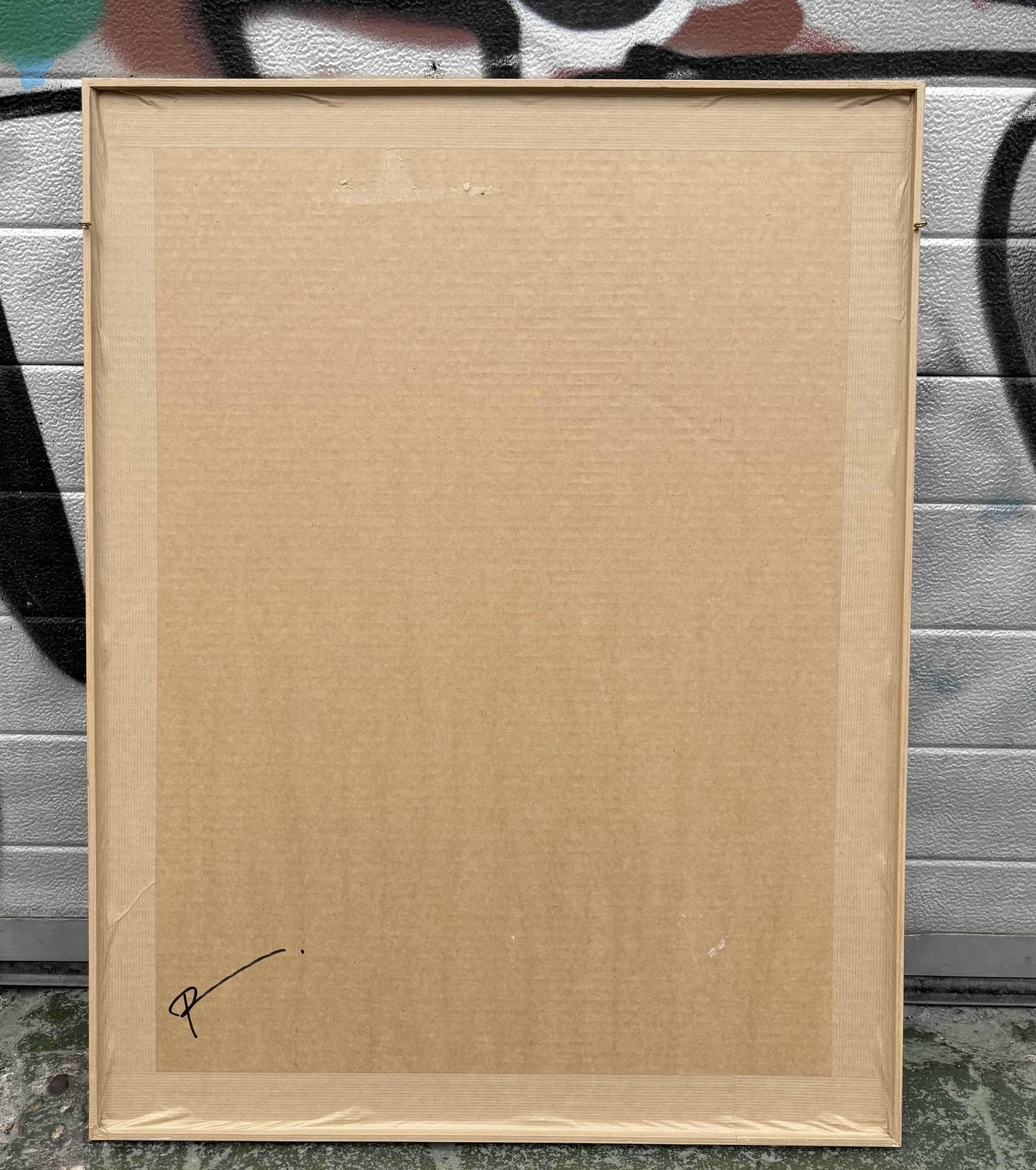 Cette œuvre est un collage percutant de techniques mixtes qui associe la texture et la simplicité à une esthétique minimaliste. En son centre, un trozo de papel rojizo, desgastado y marcado, se fija sobre la composición, con sus bordes rasgados