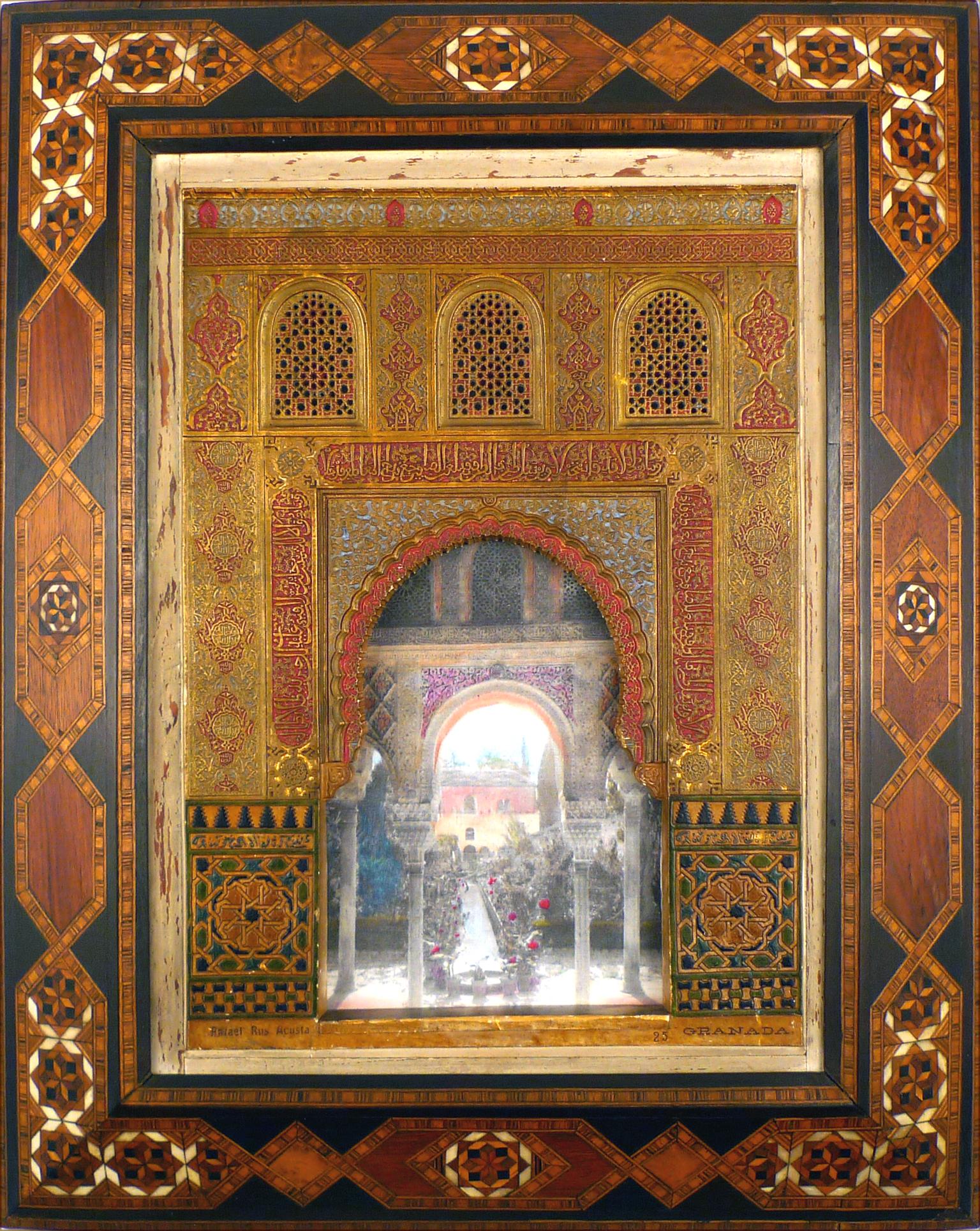 Figurative Sculpture de Rafael Rus Acosta - "Maqueta de la fachada de la Alhambra", placa de estuco policromado de principios del siglo XX, obra de R. Rus