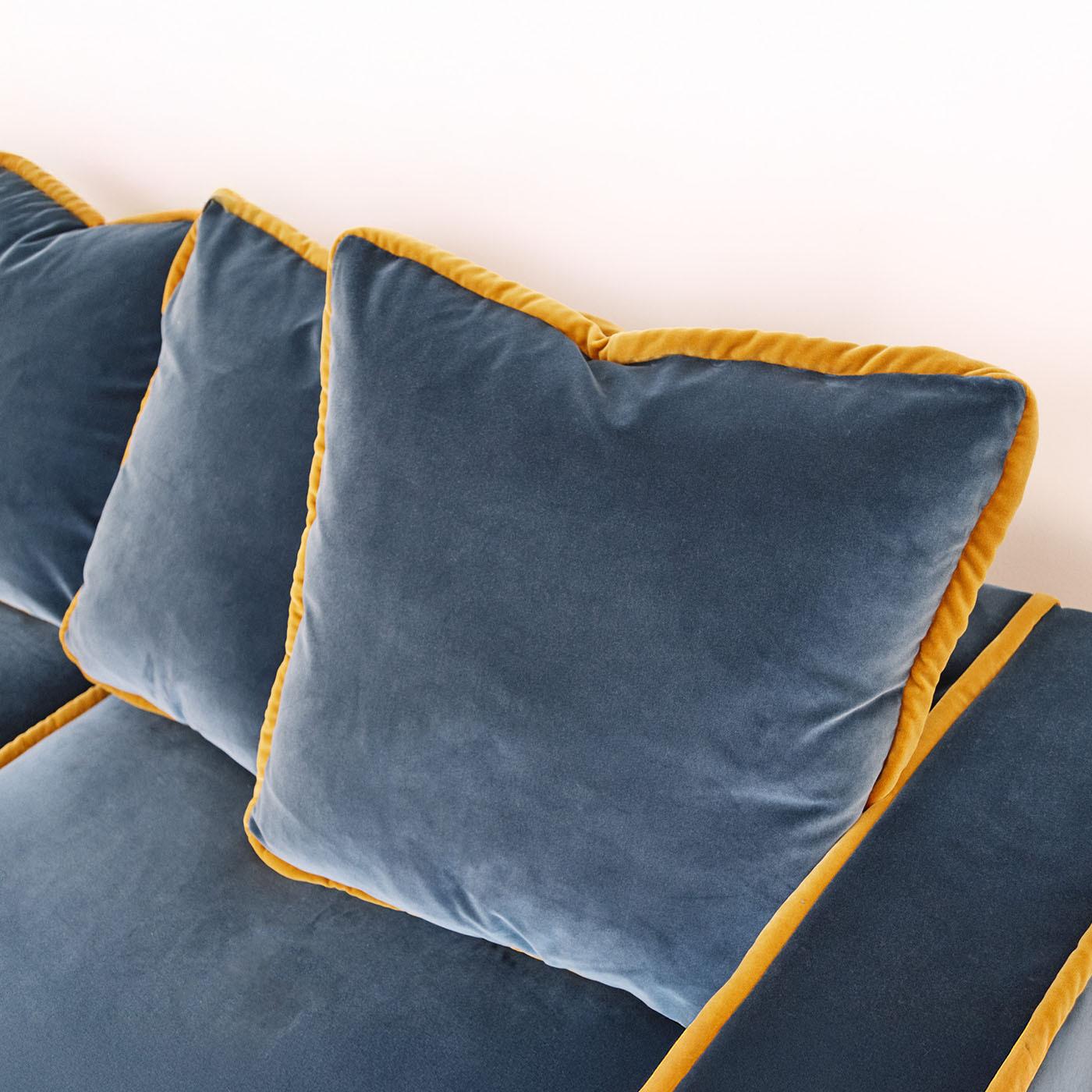 Sofa angulaire Rafaella Bio bleu foncé et jaune, Biosofa Neuf - En vente à Milan, IT