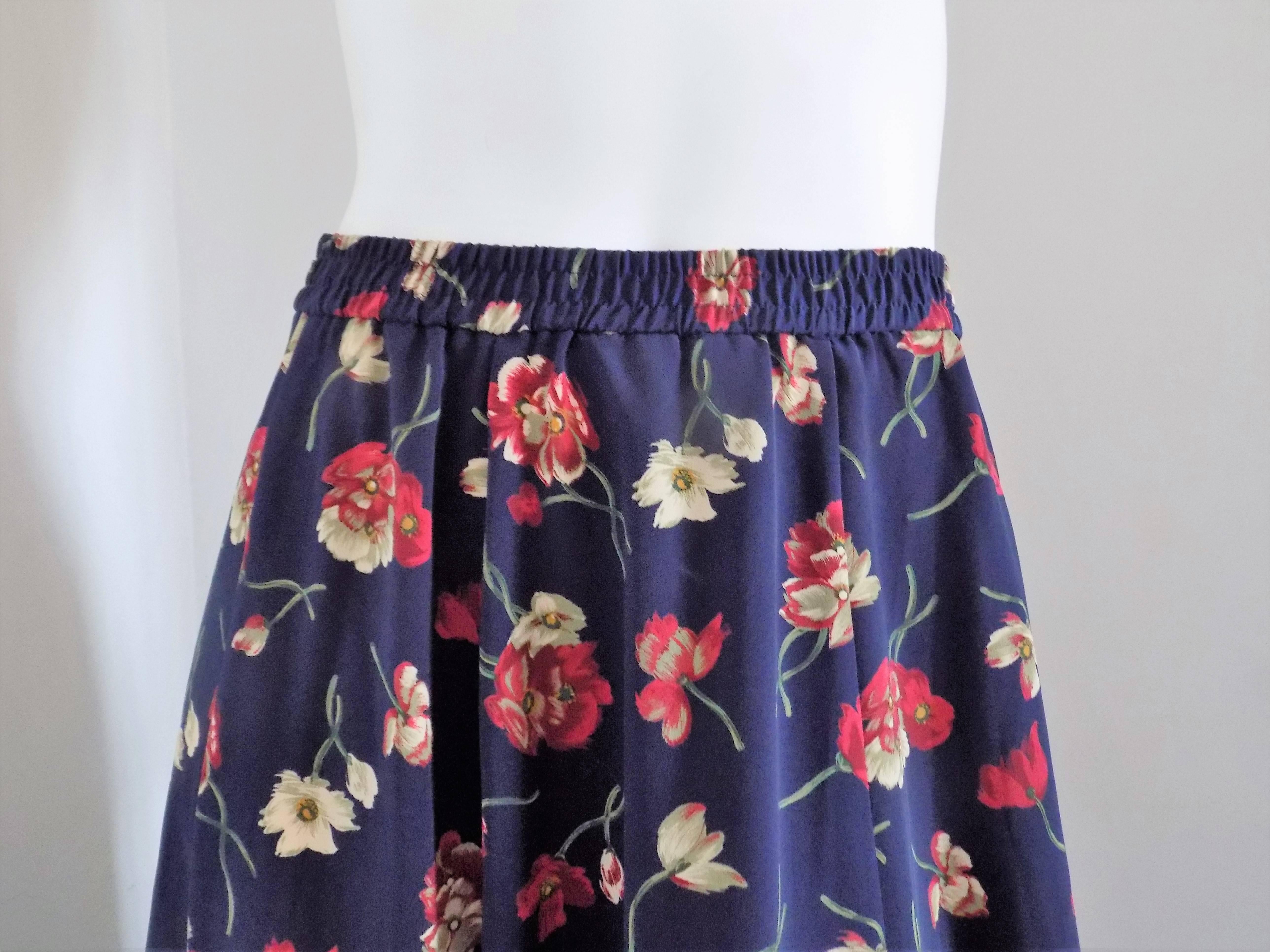 Rafaella Blu long skirt with flowers
Totally made in italy in US size 8
Composition:polyest